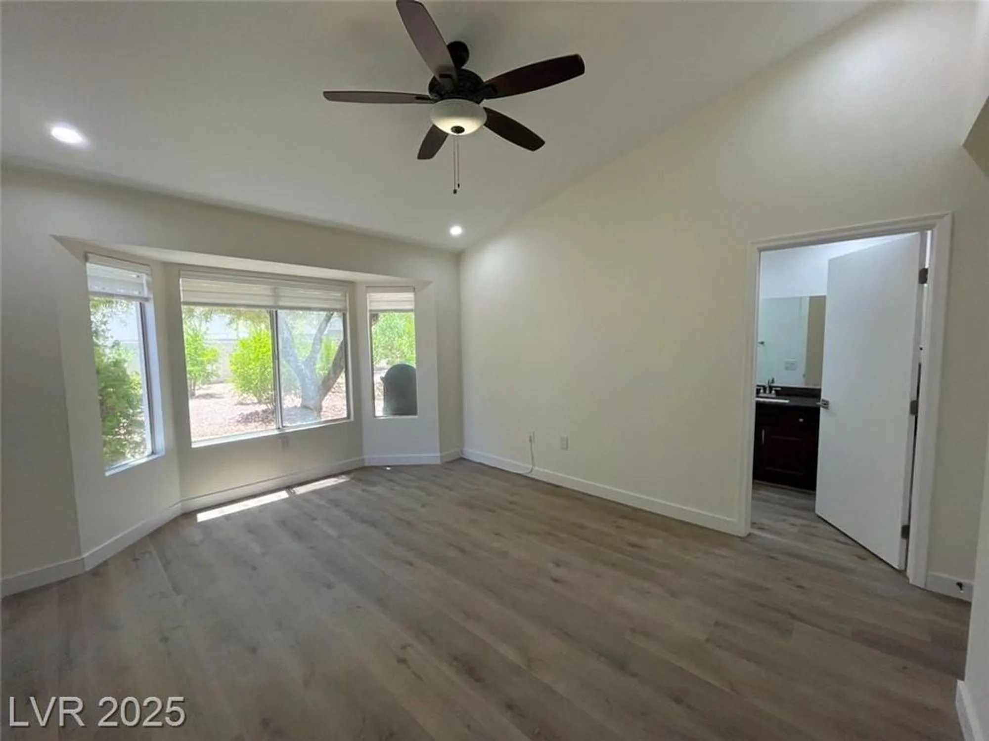 Property Slideshow image 16 of 39 | 9509 sundial dr, Las Vegas, NV, 89134