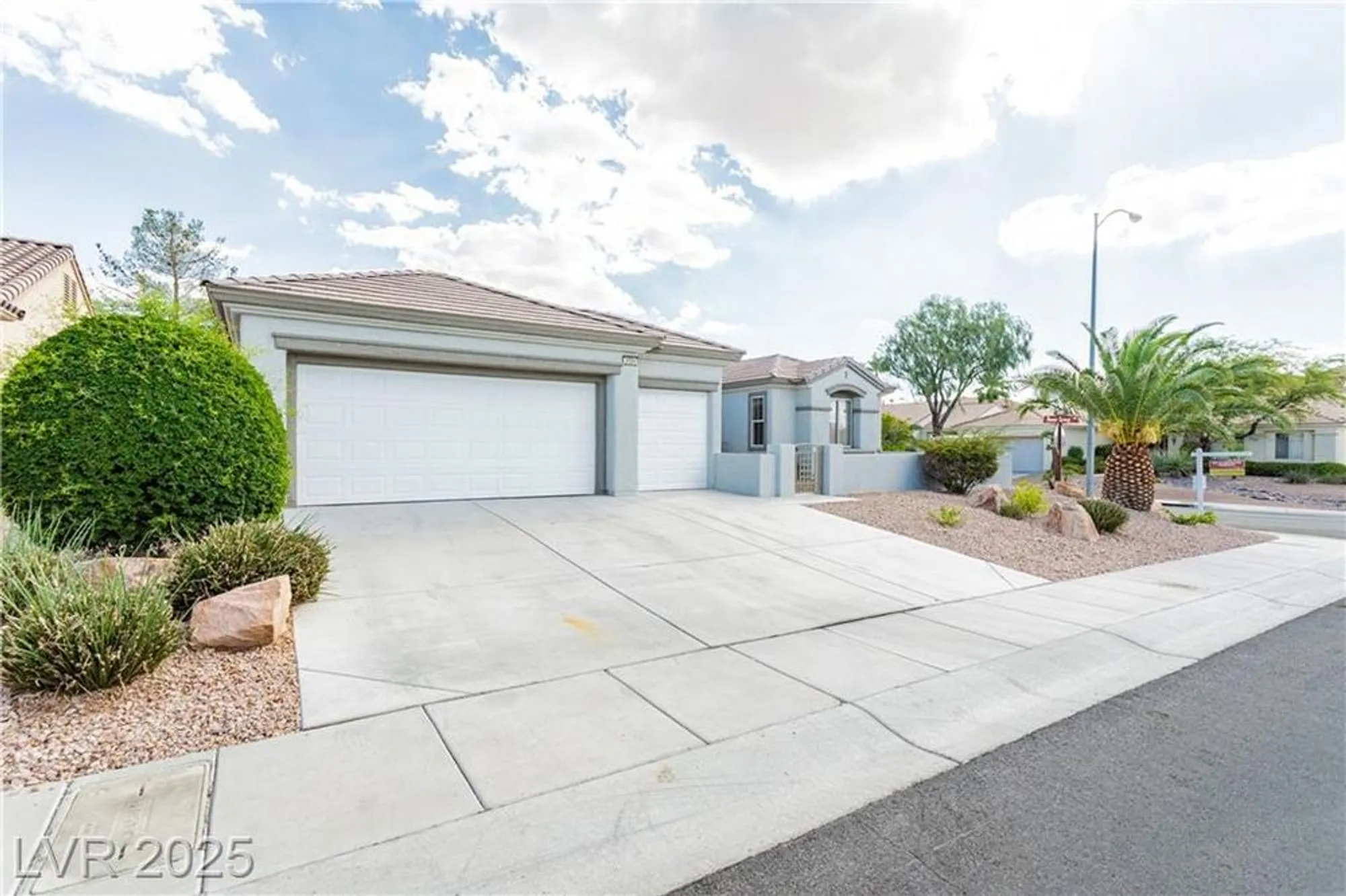 Property Slideshow image 18 of 72 | 2589 evansville ave, Henderson, NV, 89052