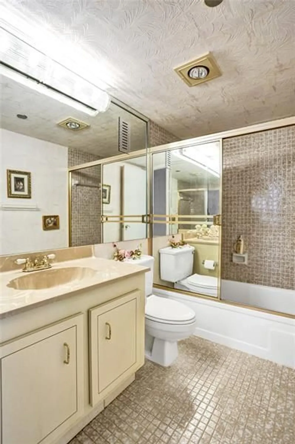 Property Slideshow image 30 of 71 | 1100 saint charles pl 612, Pembroke Pines, FL, 33026