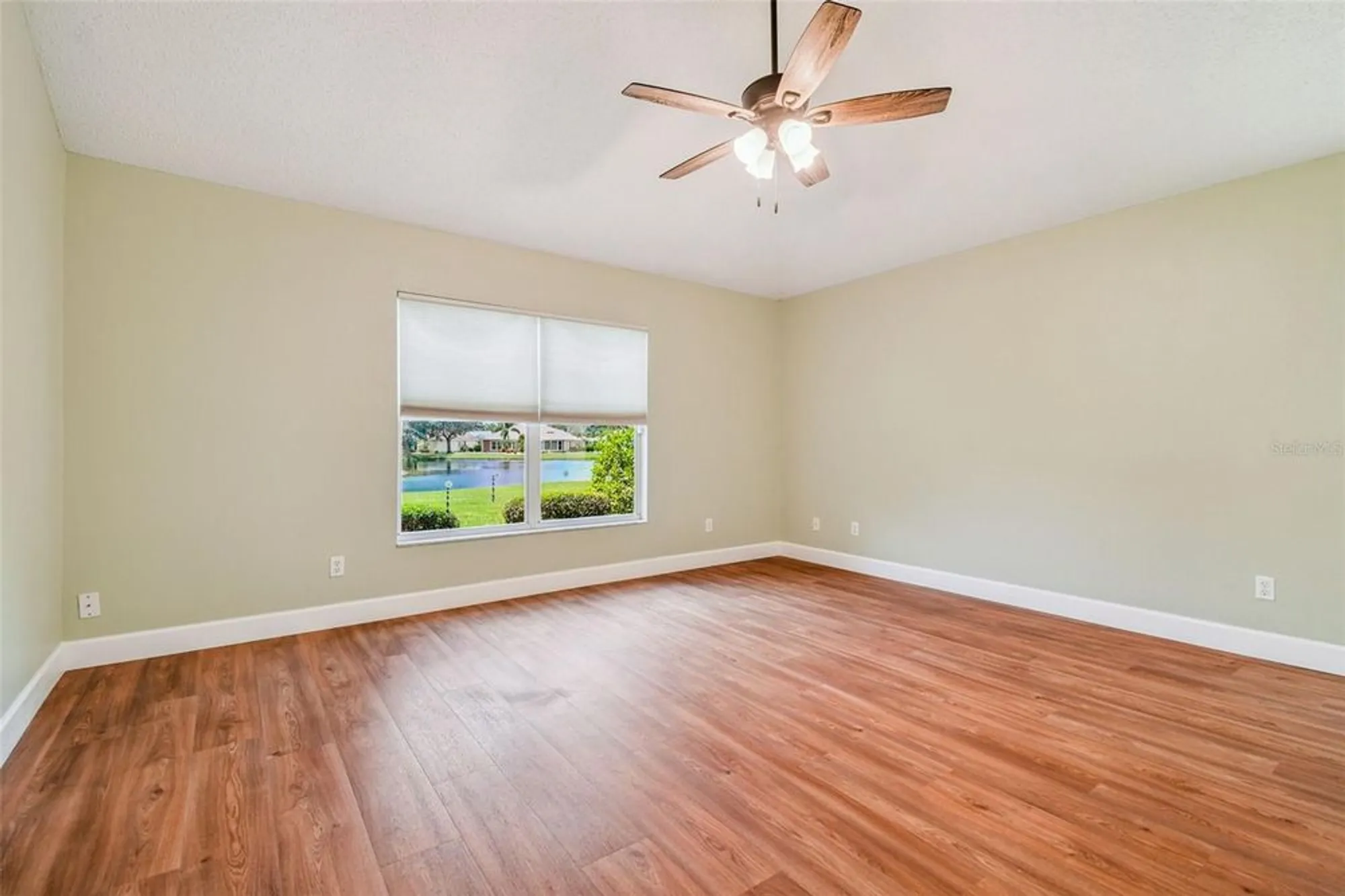Property Slideshow image 18 of 44 | 2309 lyndhurst dr, Sun City Center, FL, 33573