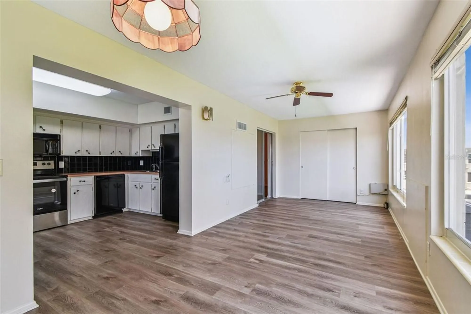 Property Slideshow image 16 of 55 | 2071 australia way 59, Clearwater, FL, 33763