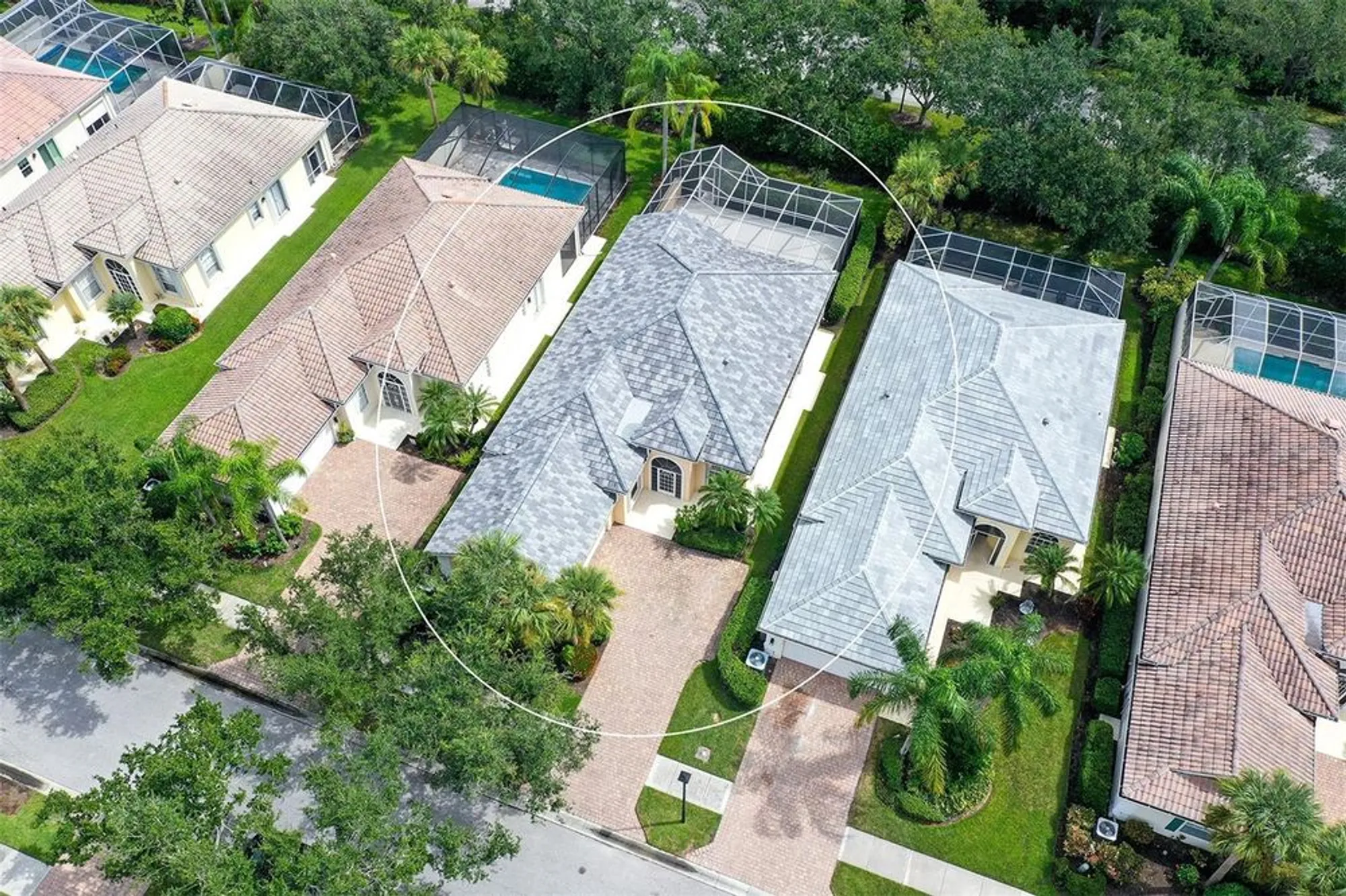 Property Slideshow image 14 of 100 | 5679 ferrara dr, Sarasota, FL, 34238