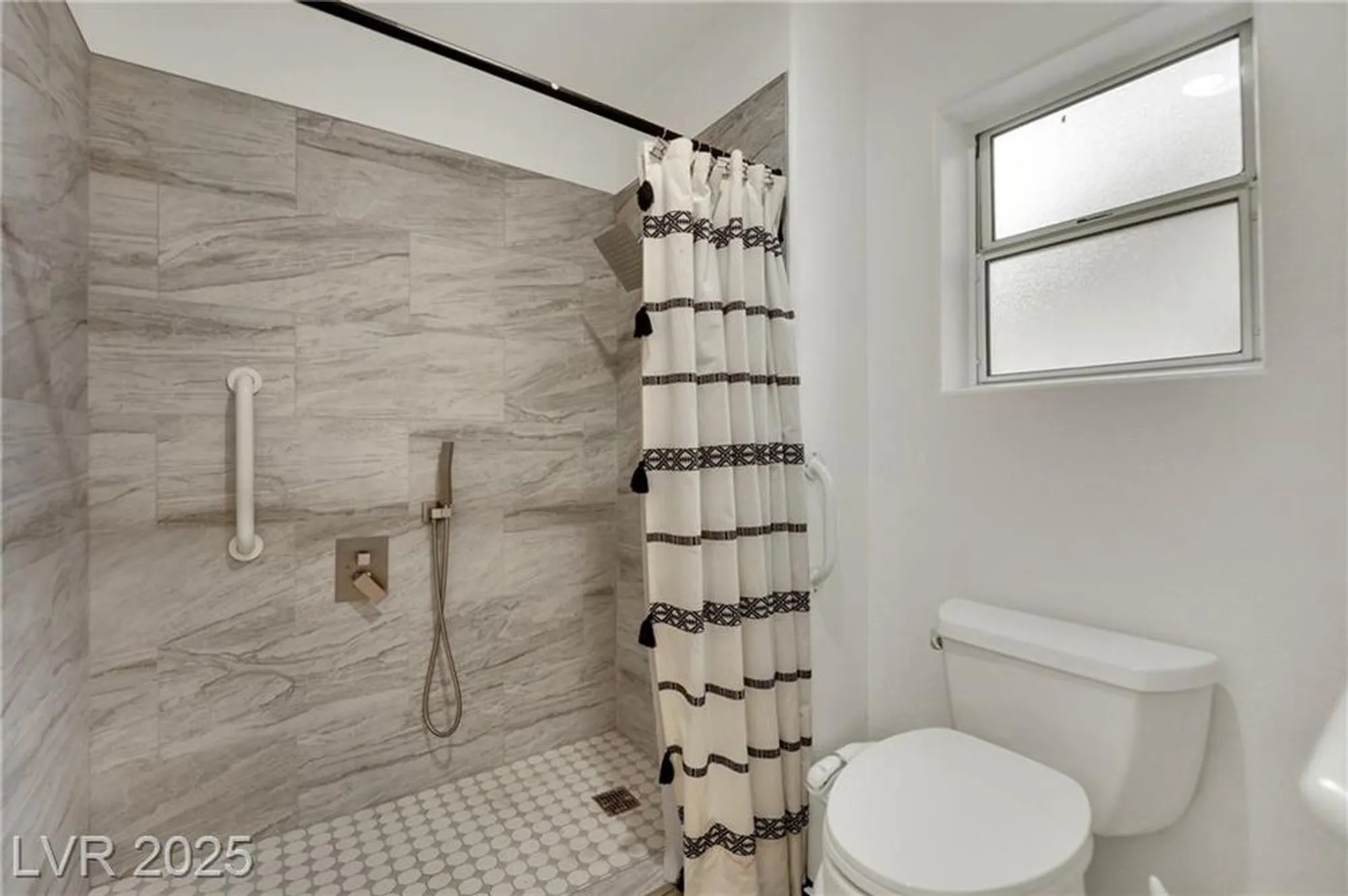 Property Slideshow image 18 of 28 | 2409 indigo valley st, Las Vegas, NV, 89134