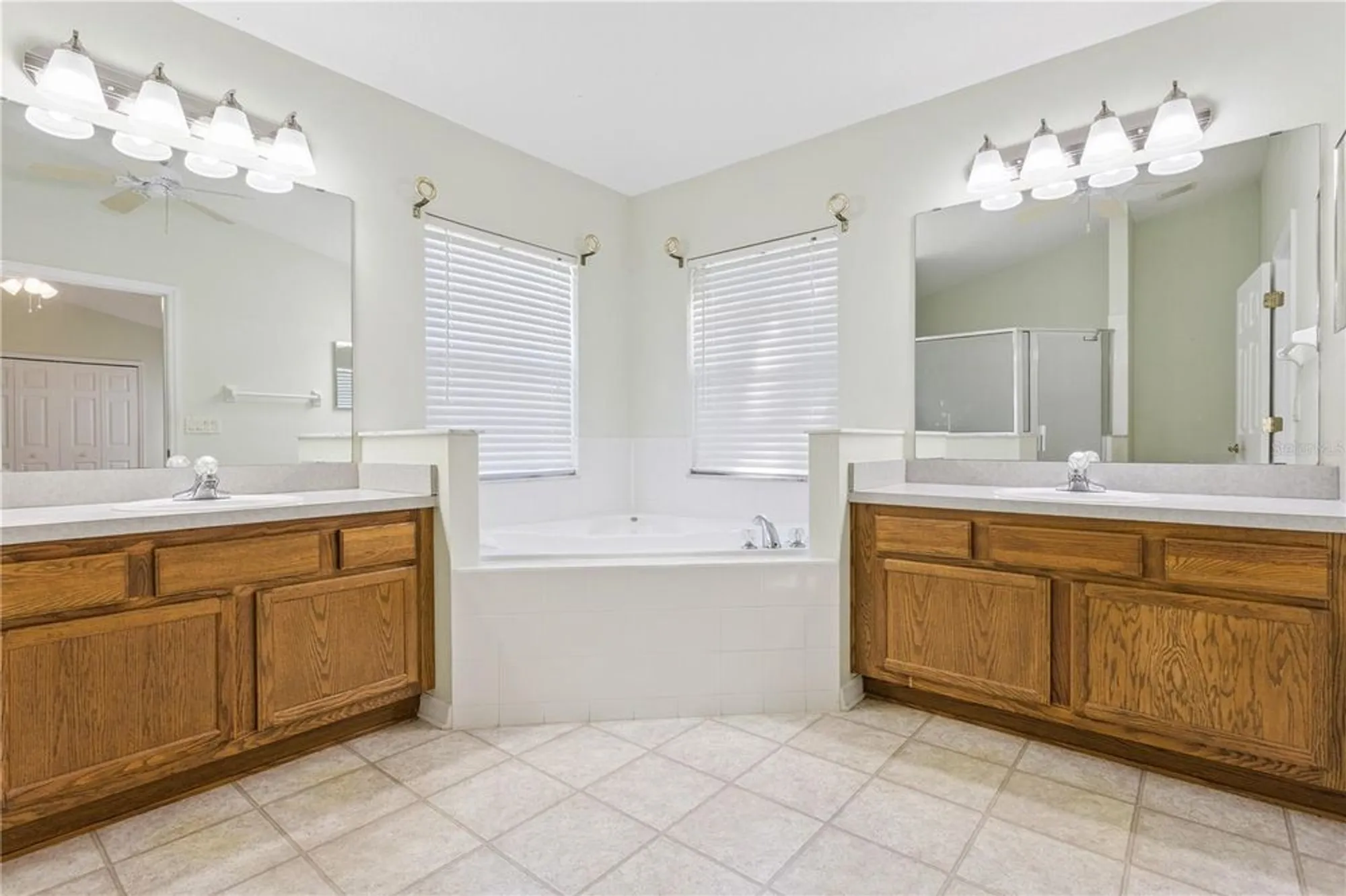 Property Slideshow image 24 of 40 | 4936 sawgrass lake cir, Leesburg, FL, 34748