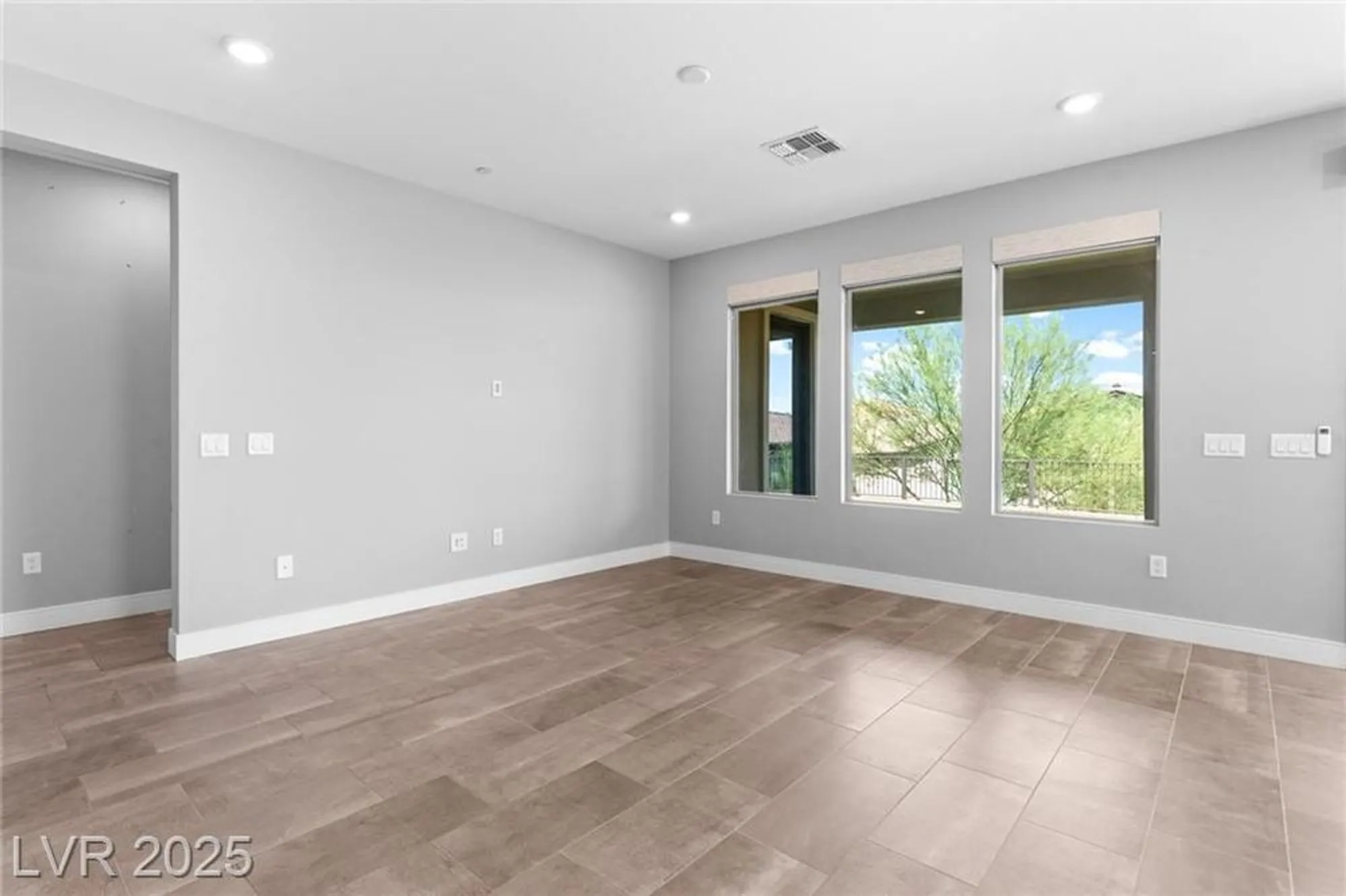 Property Slideshow image 14 of 43 | 18 sun mirage ave, Henderson, NV, 89011