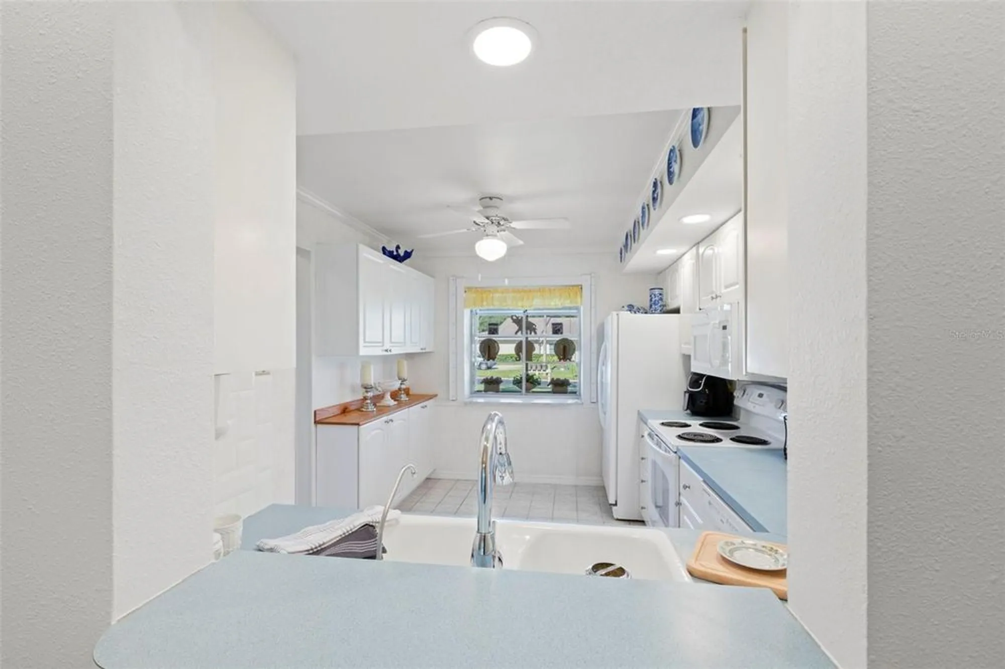 Property Slideshow image 22 of 61 | 1012 dunrobin dr d, Palm Harbor, FL, 34684