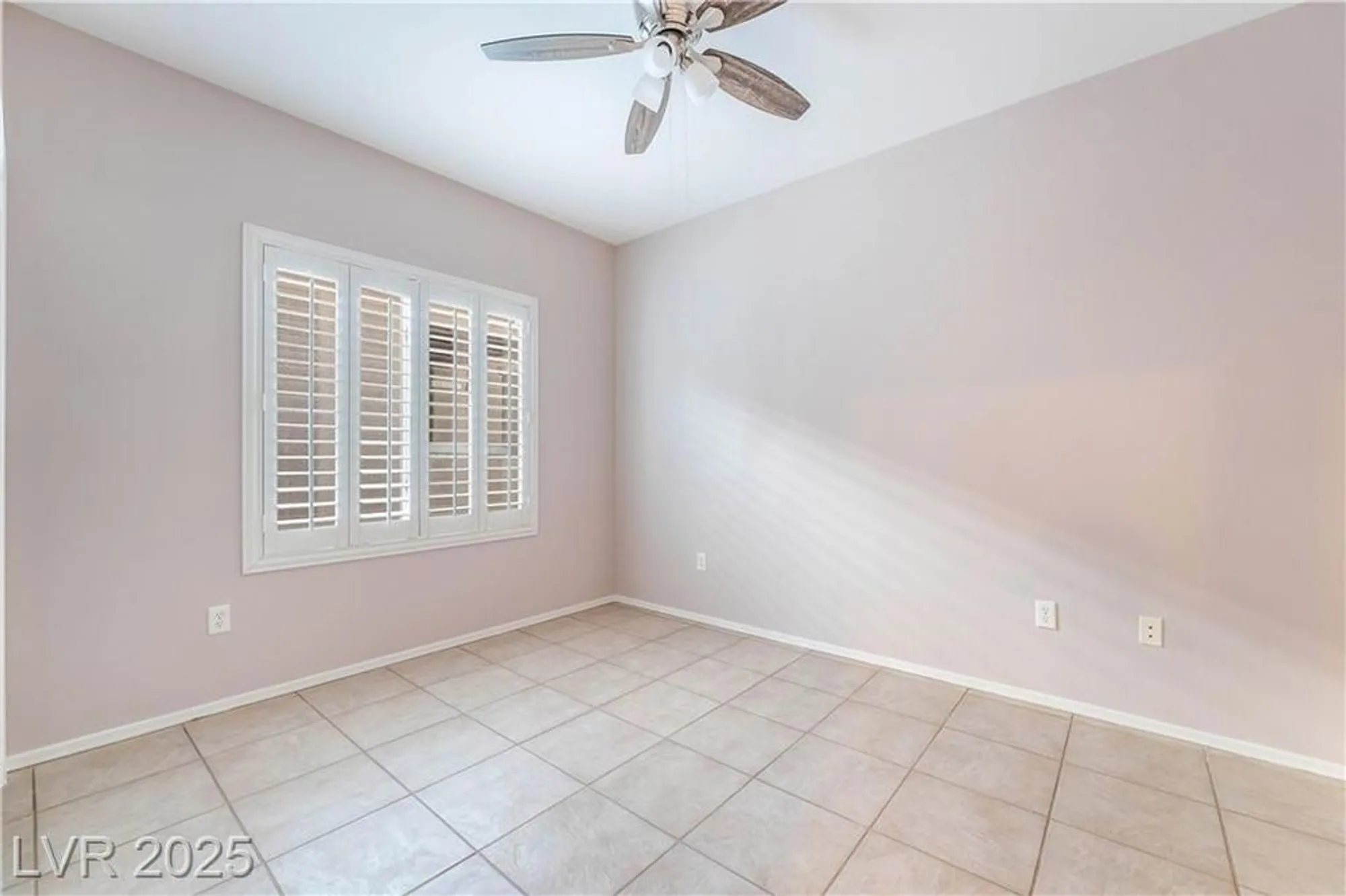 Property Slideshow image 23 of 52 | 2810 meadow park ave, Henderson, NV, 89052