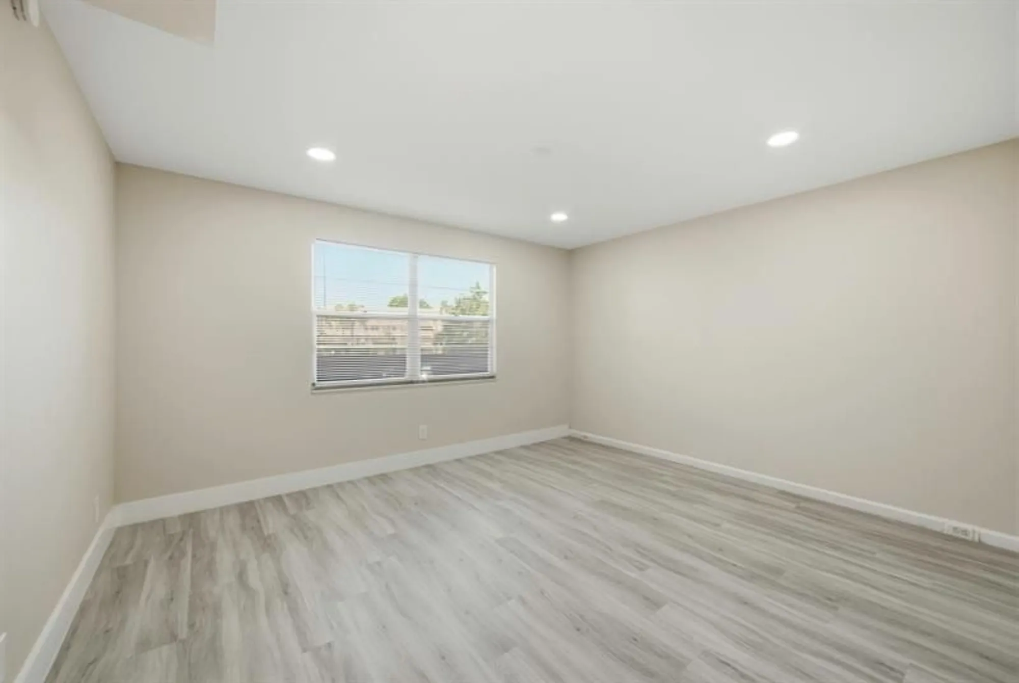 Property Slideshow image 15 of 25 | 2901 victoria cir apt b2, Coconut Creek, FL, 33066