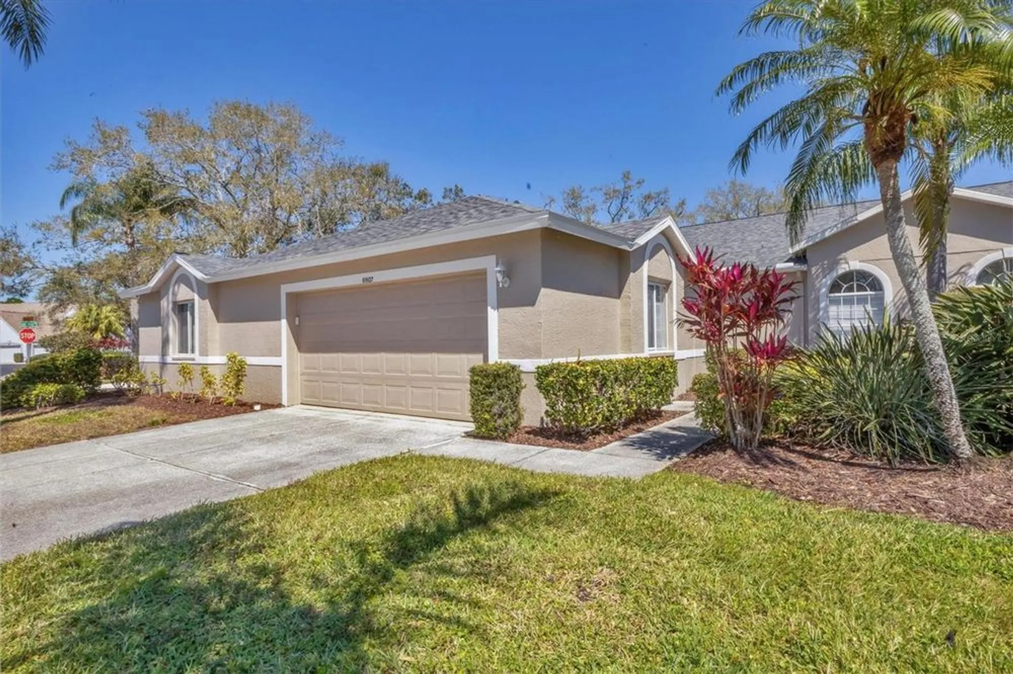 Property Slideshow image 5 of 50 | 6907 stoneywalk ct, Bradenton, FL, 34203
