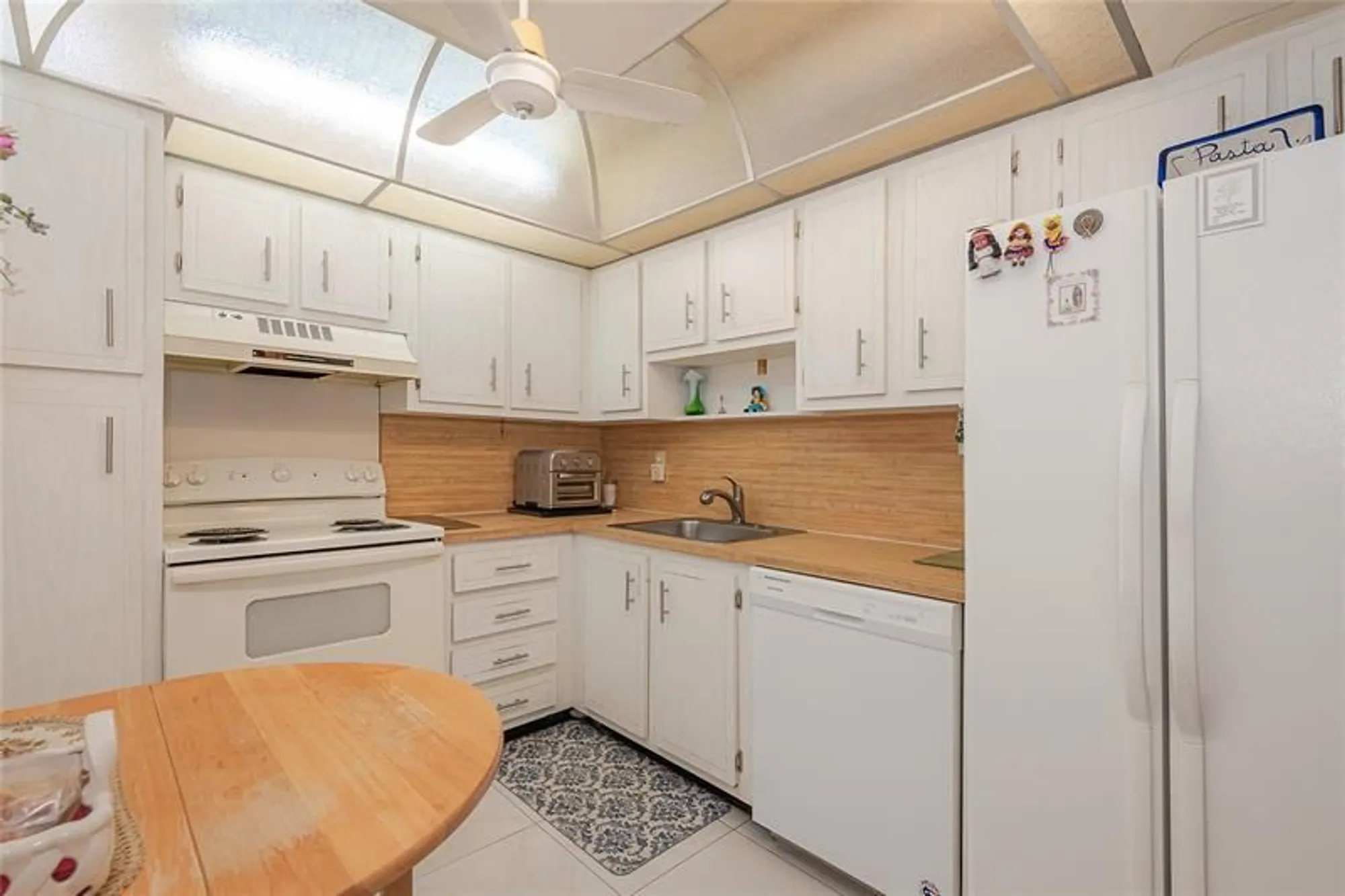 Property Slideshow image 10 of 29 | 1100 saint charles pl 207, Pembroke Pines, FL, 33026