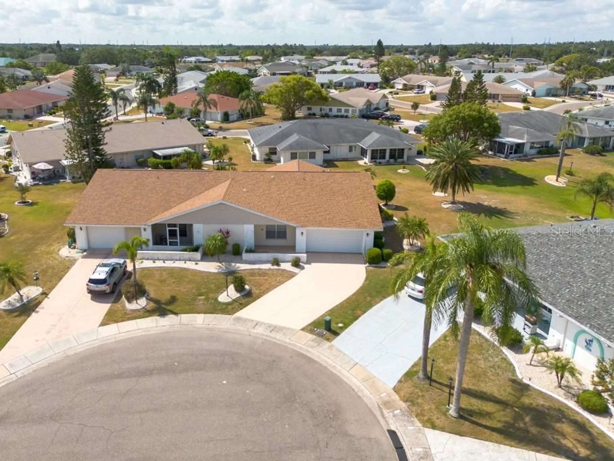 Property Slideshow image 36 of 44 | 106 silverbell ct, Sun City Center, FL, 33573