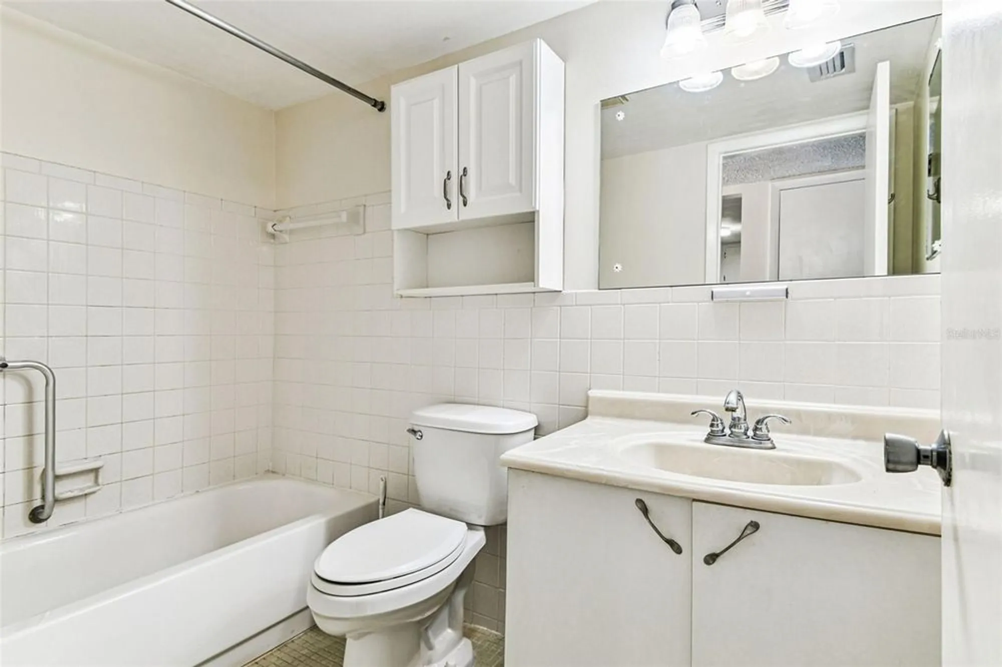 Property Slideshow image 19 of 73 | 2466 ecuadorian way apt 6, Clearwater, FL, 33763