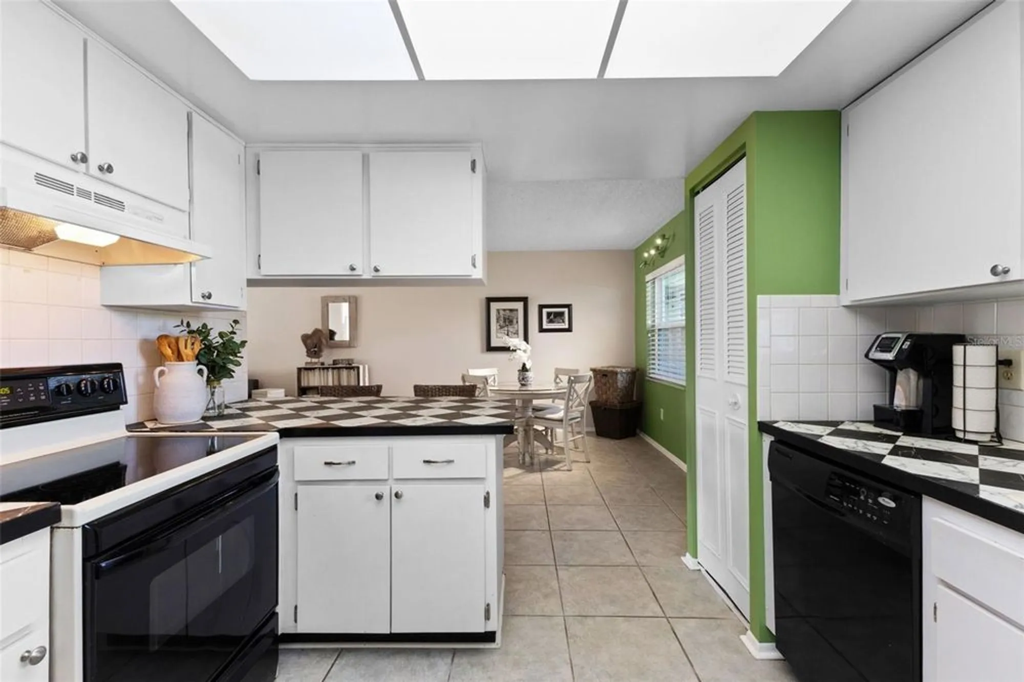 Property Slideshow image 14 of 49 | 1250 s pinellas ave apt 405, Tarpon Springs, FL, 34689