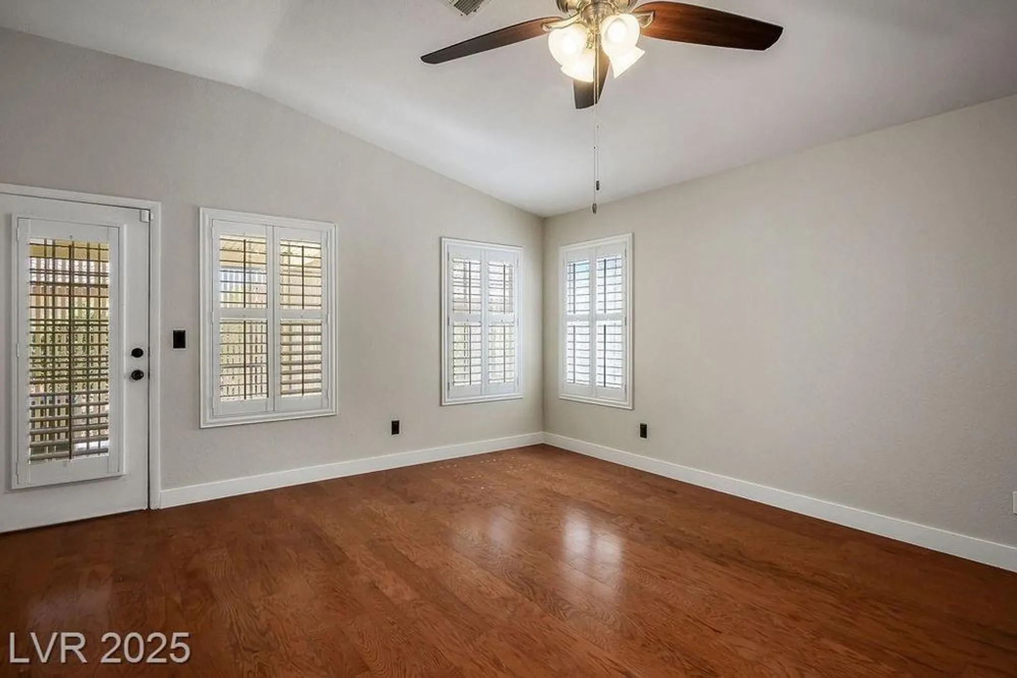 Property Slideshow image 9 of 32 | 4824 lawnwood ct, Las Vegas, NV, 89130