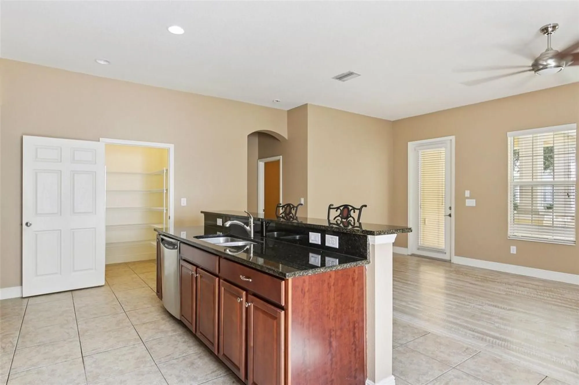 Property Slideshow image 8 of 35 | 221 sunset crest ct, Apollo Beach, FL, 33572