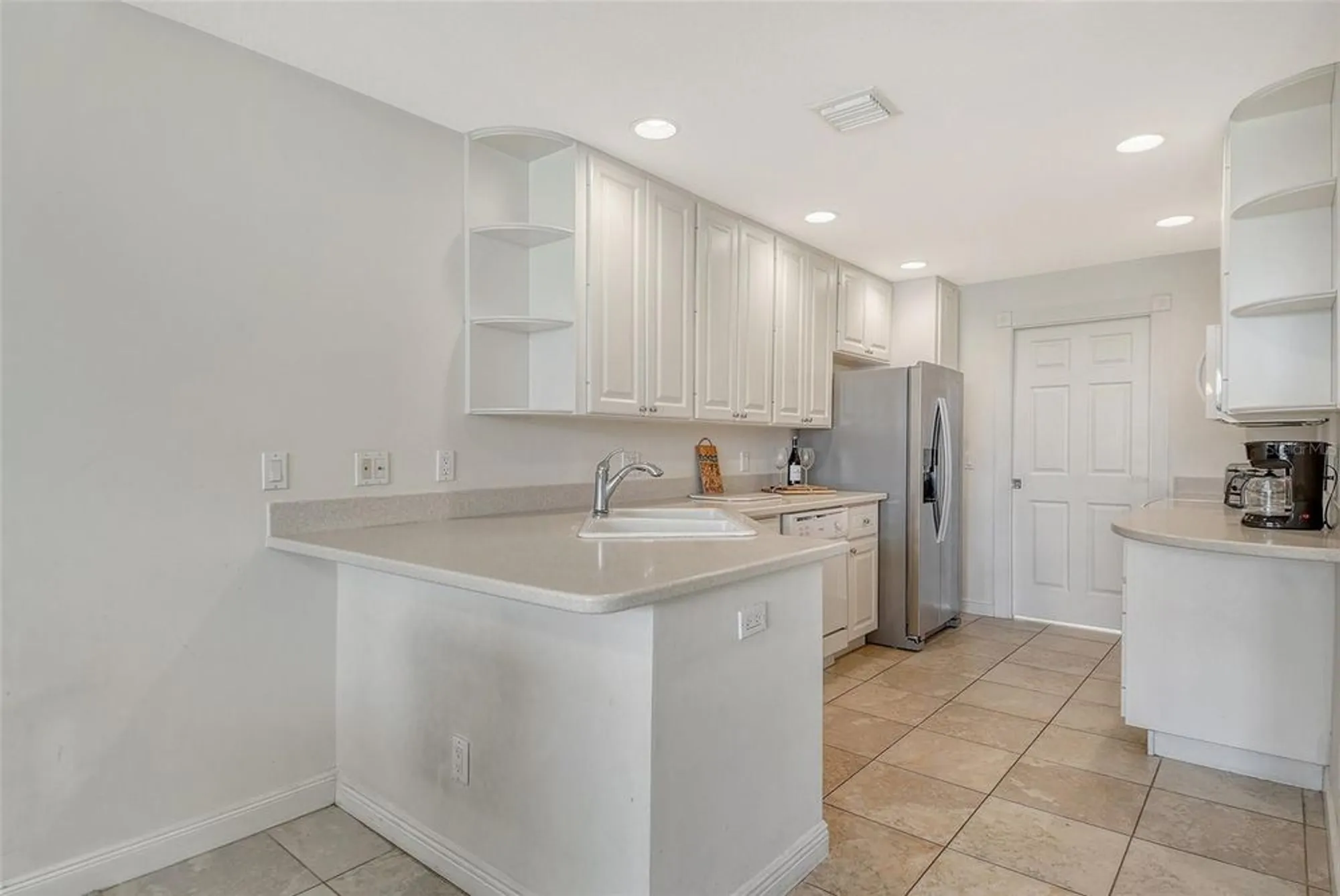 Property Slideshow image 9 of 49 | 1400 burgos dr, Sarasota, FL, 34238