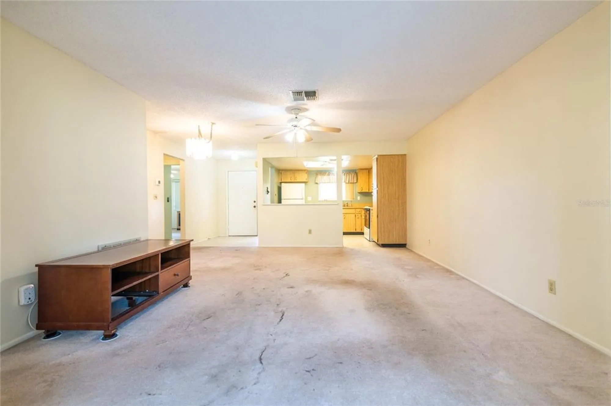 Property Slideshow image 11 of 32 | 2502 laurelwood dr # 3b, Clearwater, FL, 33763