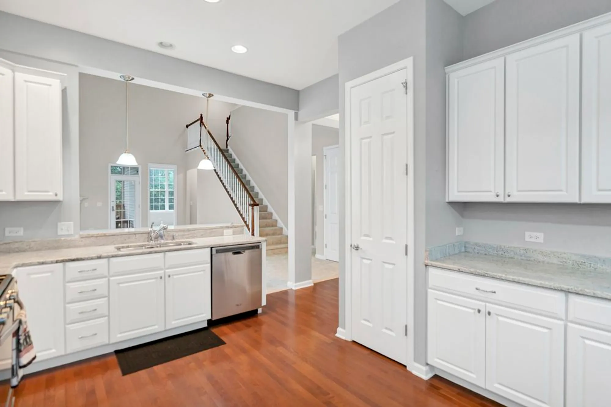 Property Slideshow image 10 of 43 | 3848 valhalla dr, Elgin, IL, 60124