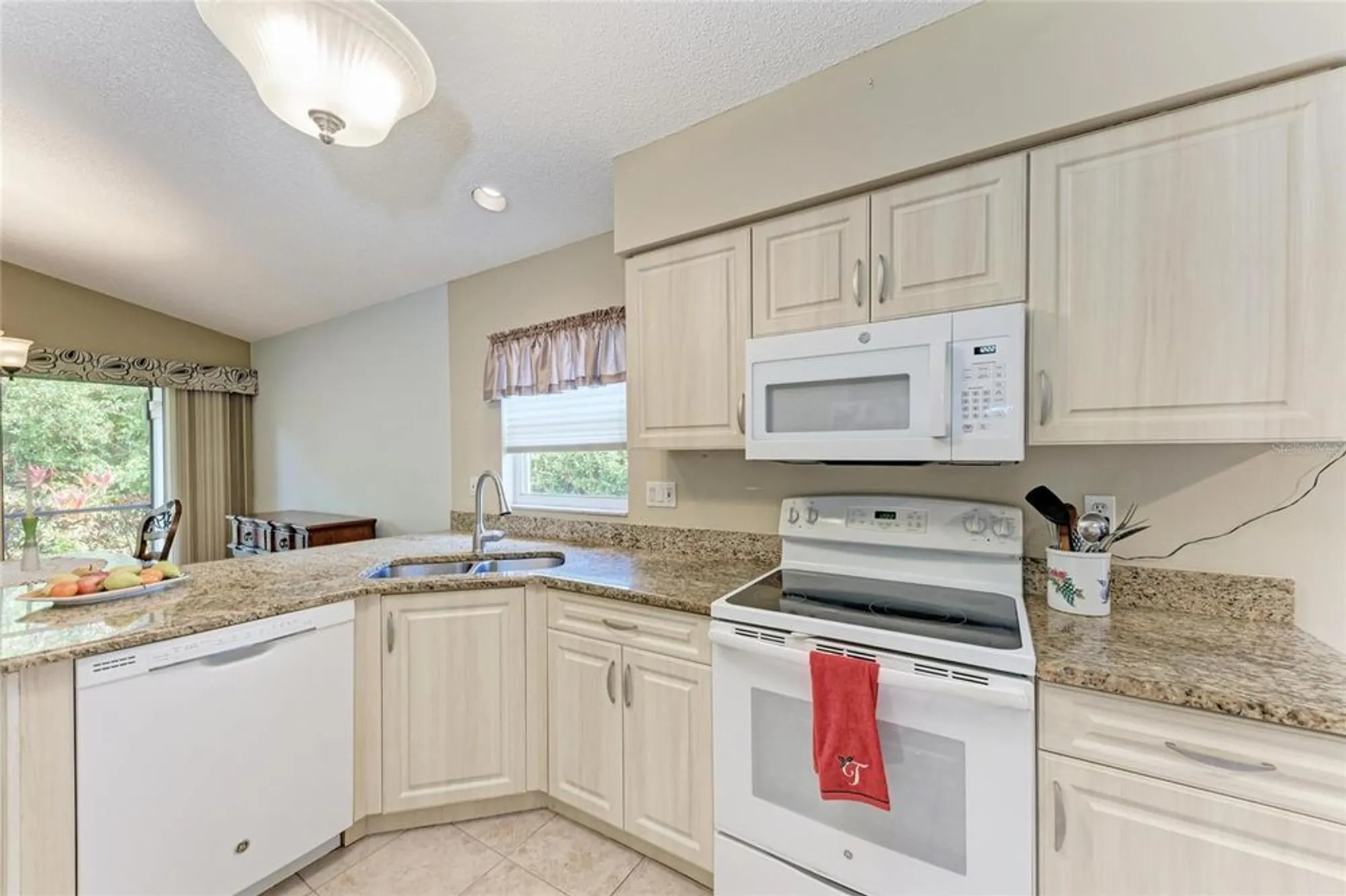 Property Slideshow image 13 of 43 | 5513 83rd ter, Sarasota, FL, 34243