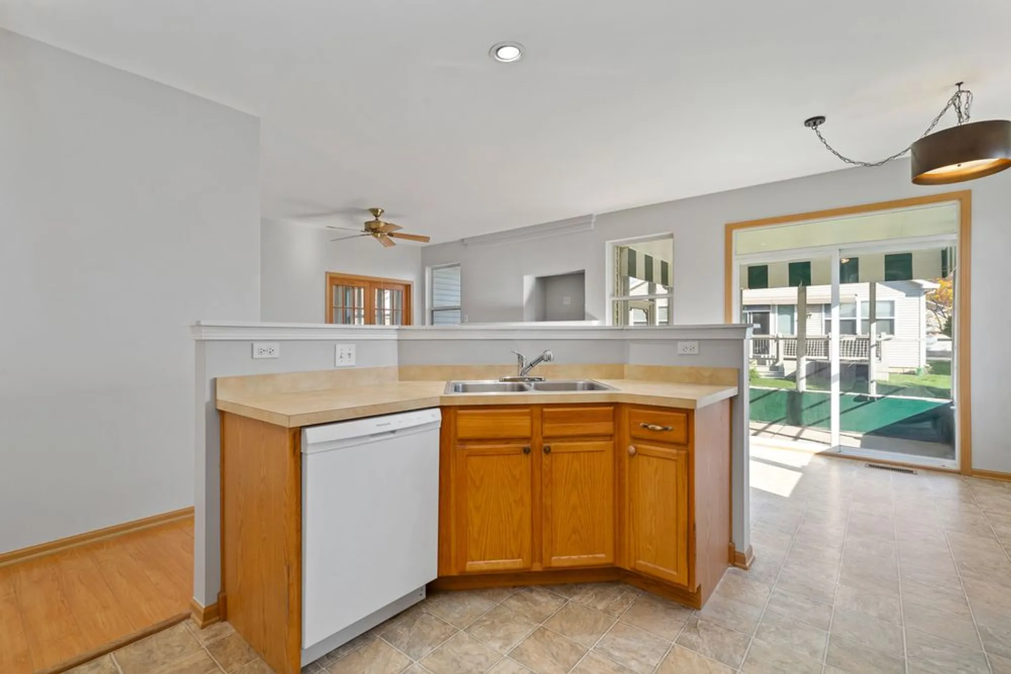 Property Slideshow image 9 of 34 | 721 s wellston ln, Romeoville, IL, 60446