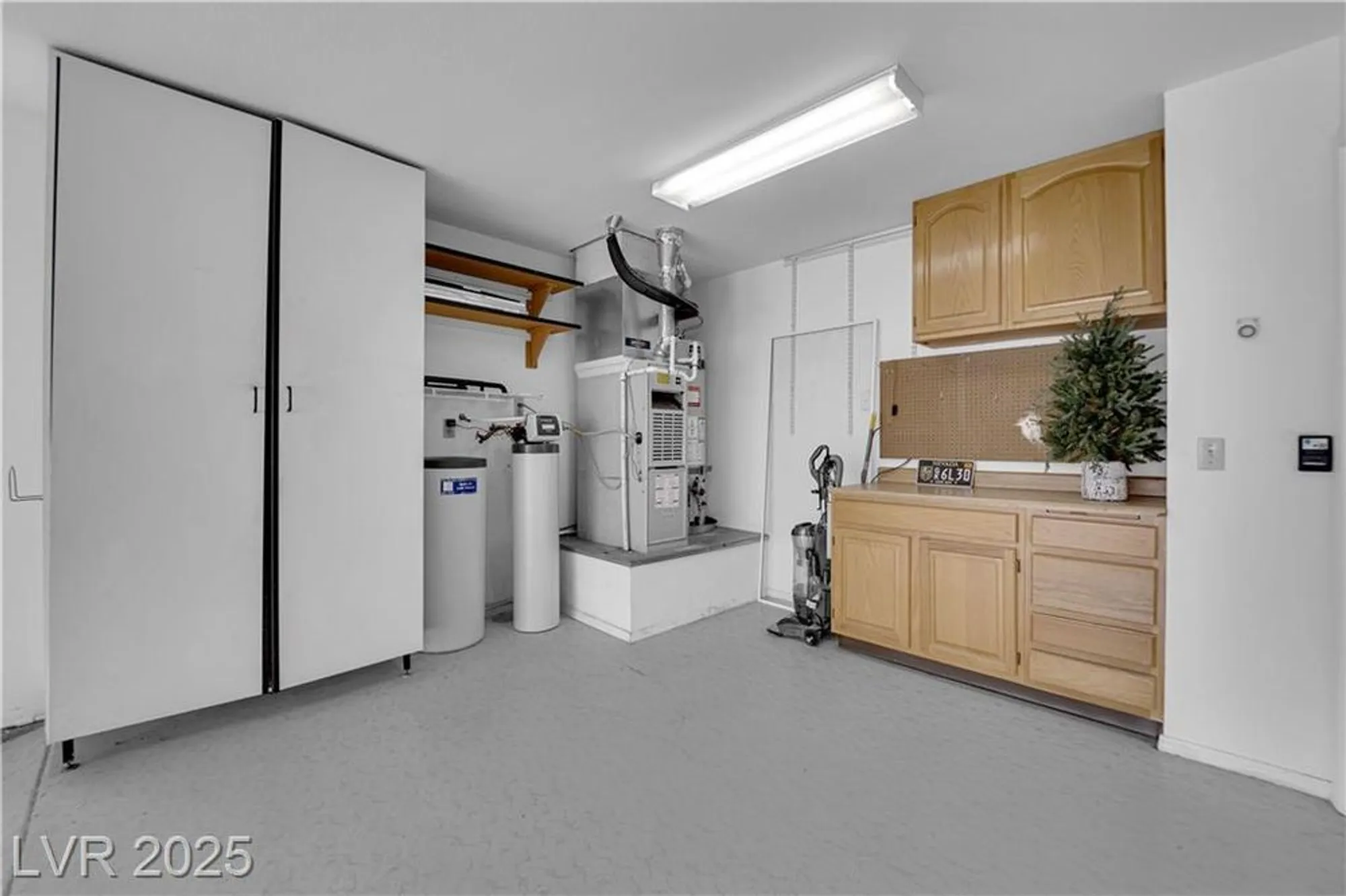 Property Slideshow image 26 of 27 | 8801 villa ridge dr, Las Vegas, NV, 89134