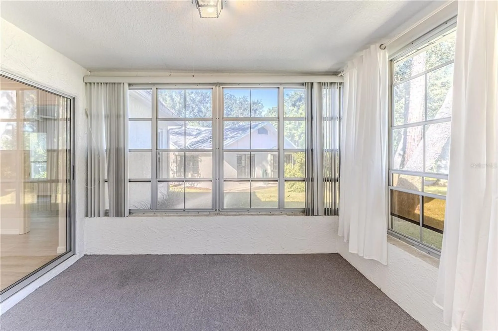 Property Slideshow image 43 of 71 | 2692 royal ridge dr, Spring Hill, FL, 34606