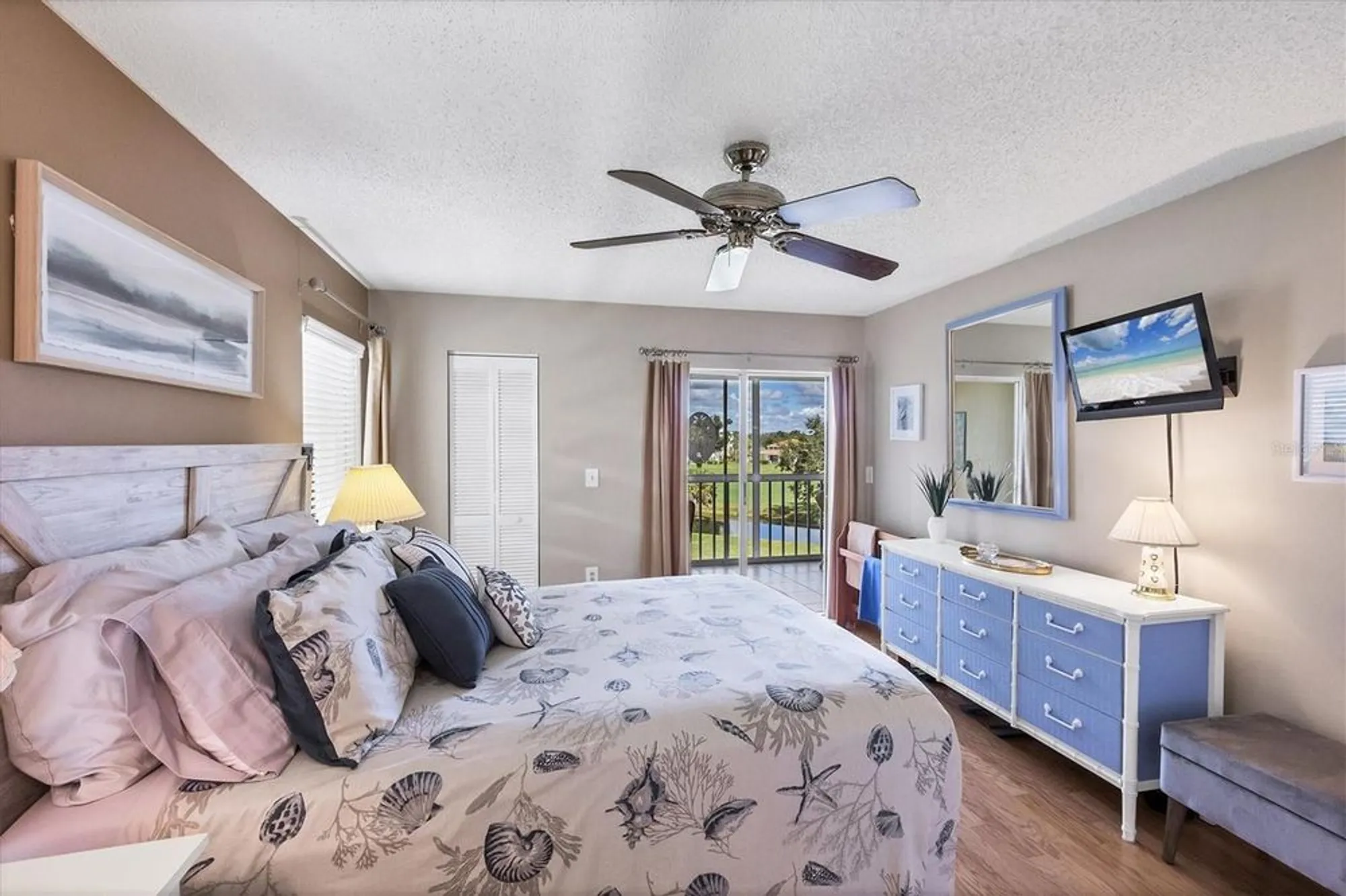 Property Slideshow image 15 of 49 | 404 cerromar cir 308, Venice, FL, 34293