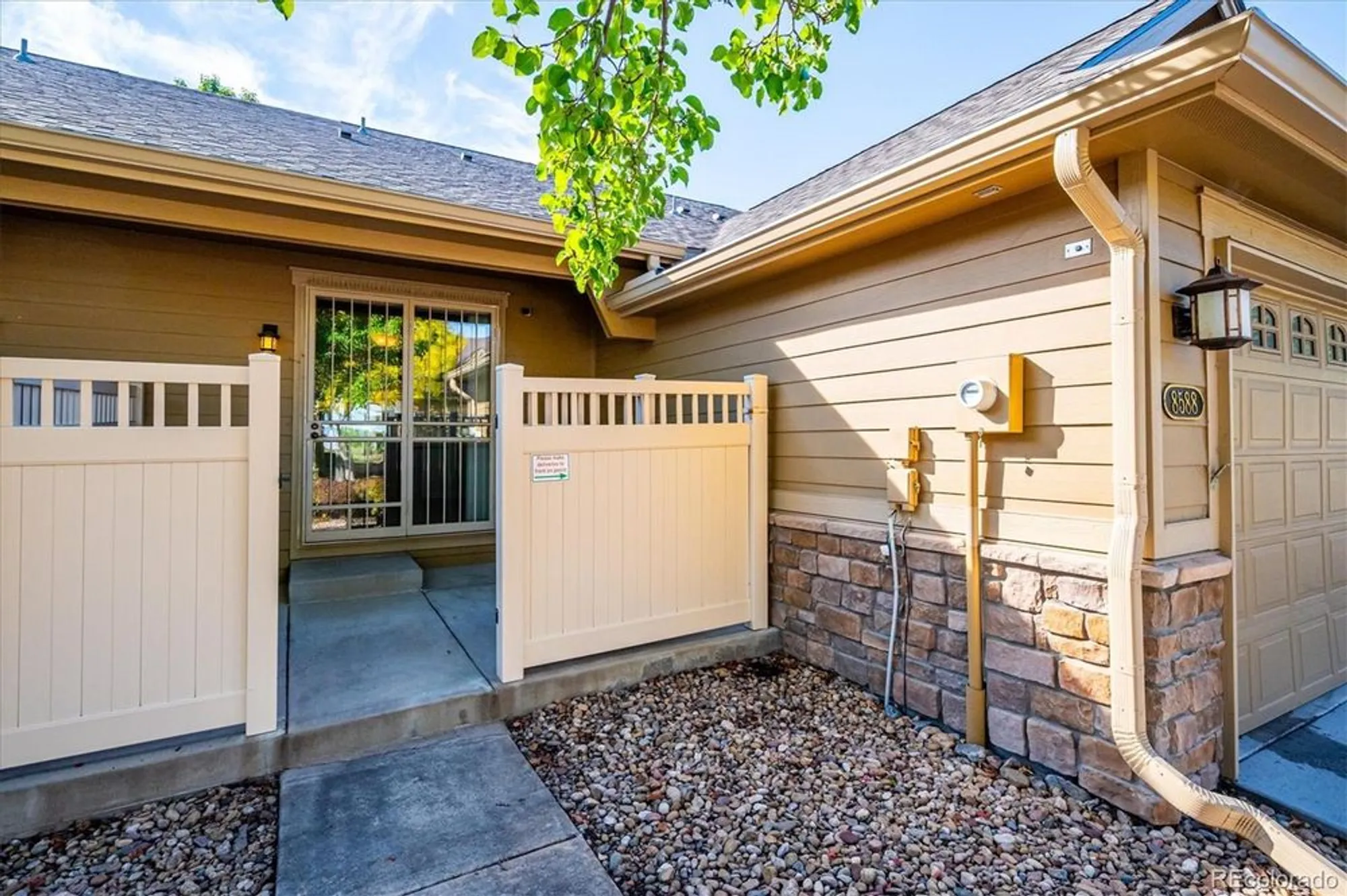 Property Slideshow image 43 of 50 | 8588 w quarles pl, Littleton, CO, 80128