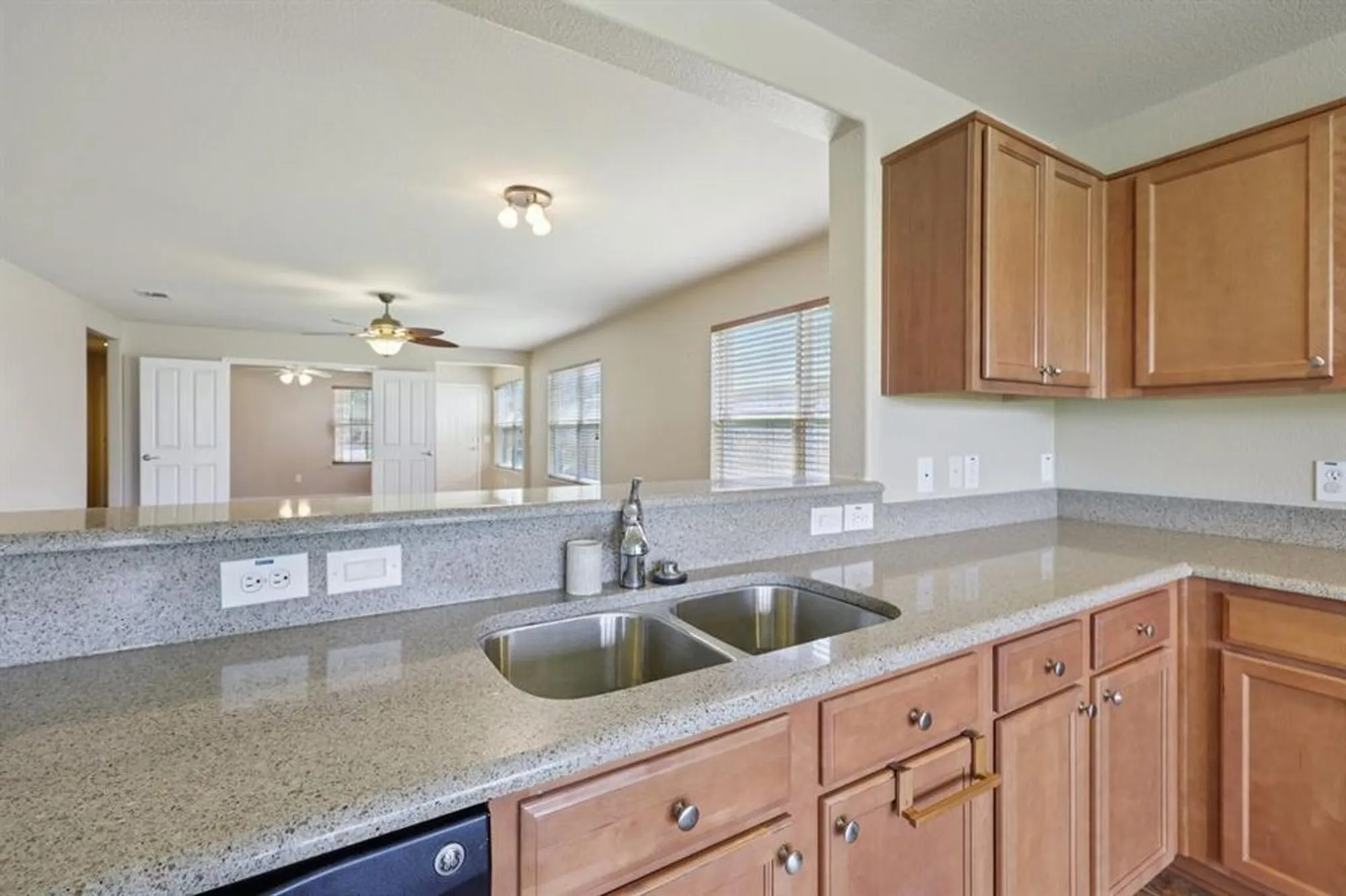 Property Slideshow image 14 of 36 | 7850 estancia dr, Frisco, TX, 75036