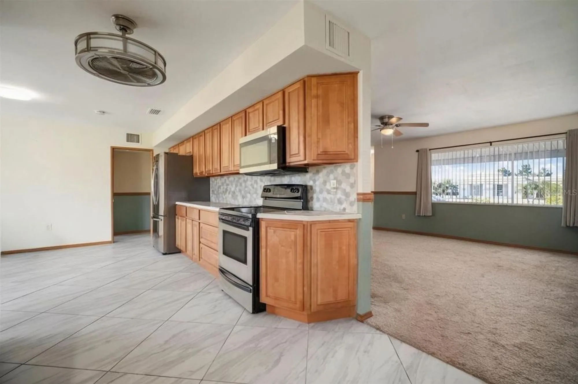 Property Slideshow image 7 of 49 | 609 fox hills dr, Sun City Center, FL, 33573