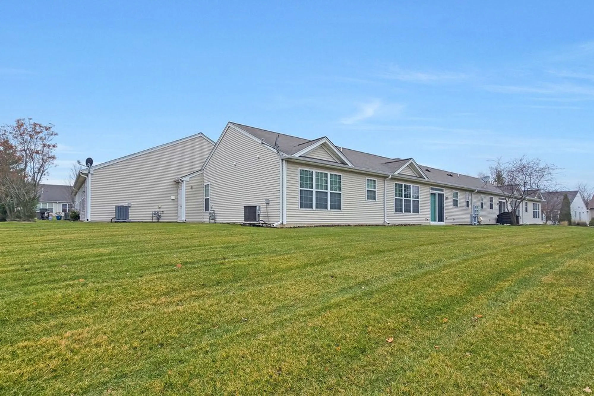 Property Slideshow image 24 of 25 | 13322 arboretum ln, Huntley, IL, 60142