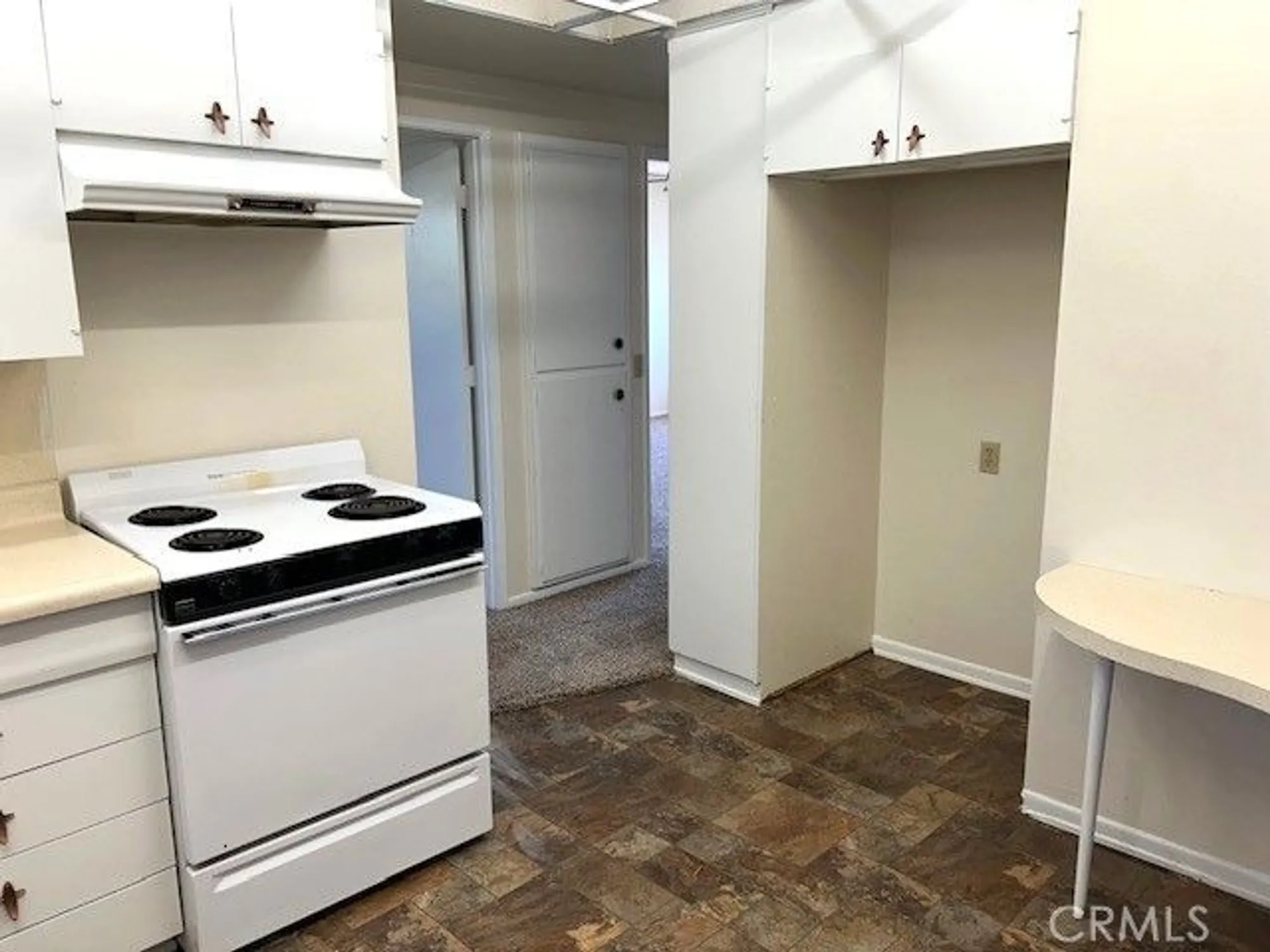 Property Slideshow image 5 of 16 | 681 shasta way, Hemet, CA, 92543