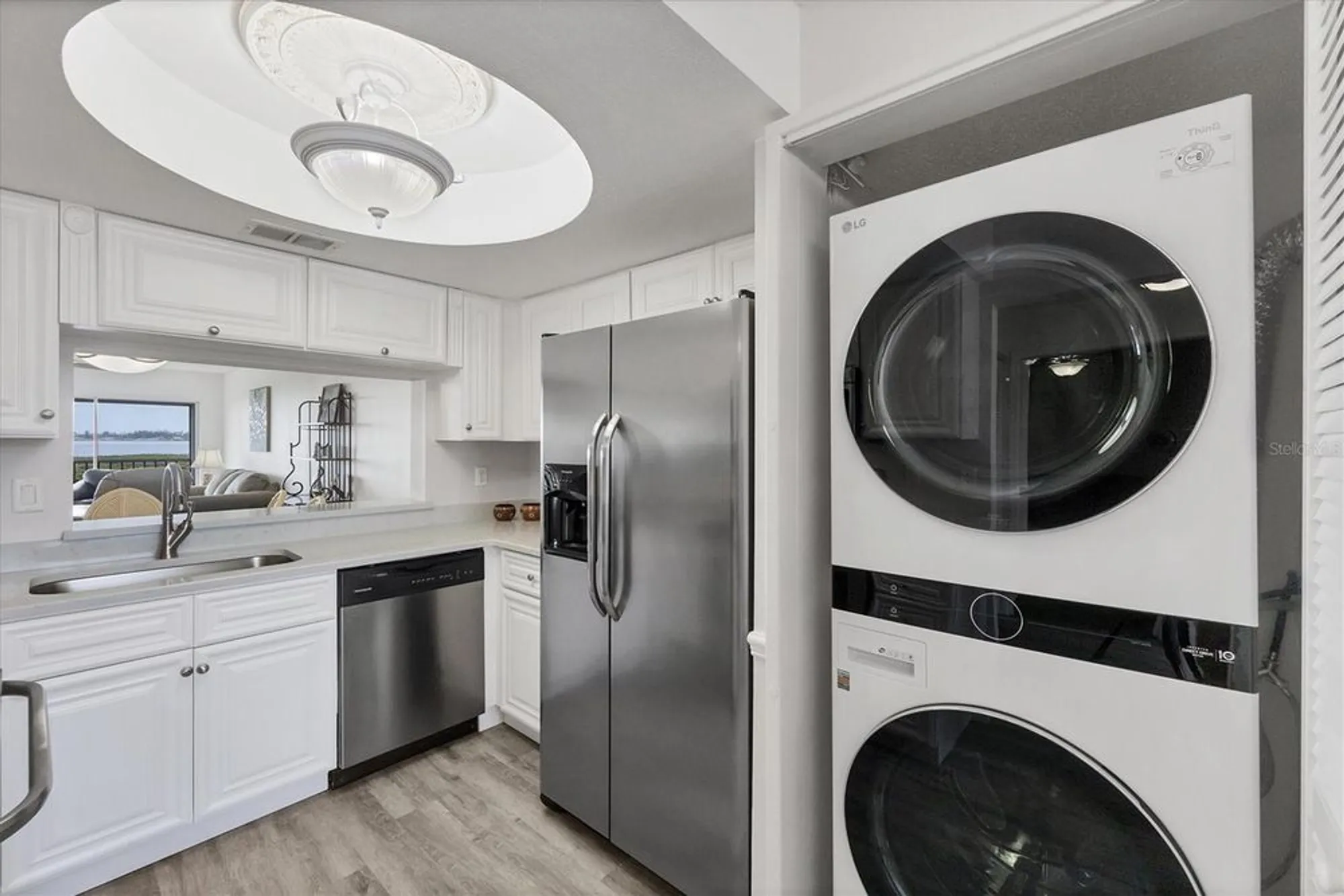 Property Slideshow image 10 of 28 | 1153 edgewater cir, Bradenton, FL, 34209