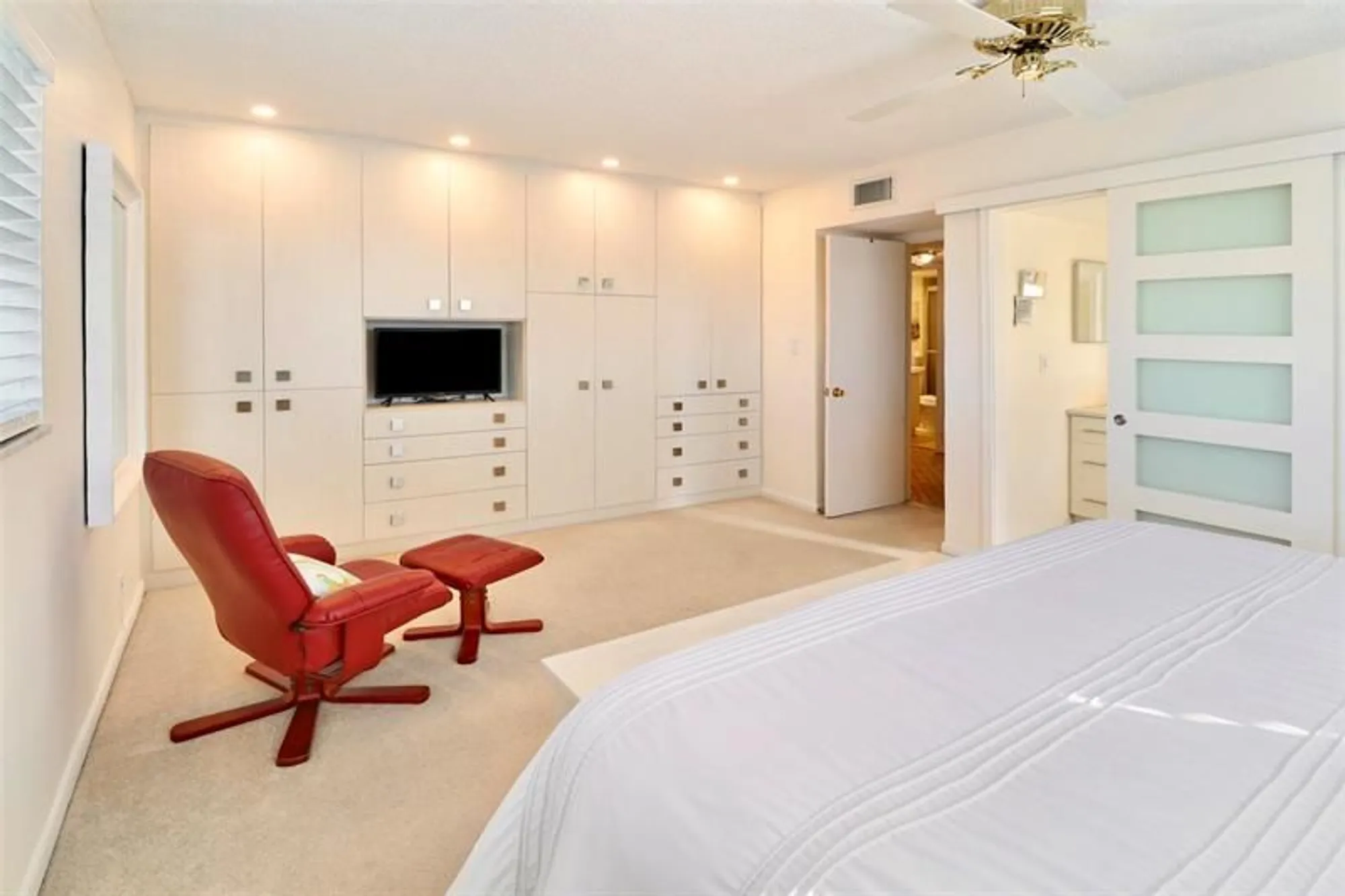 Property Slideshow image 14 of 31 | 4751 nw 21st st 209, Lauderhill, FL, 33313