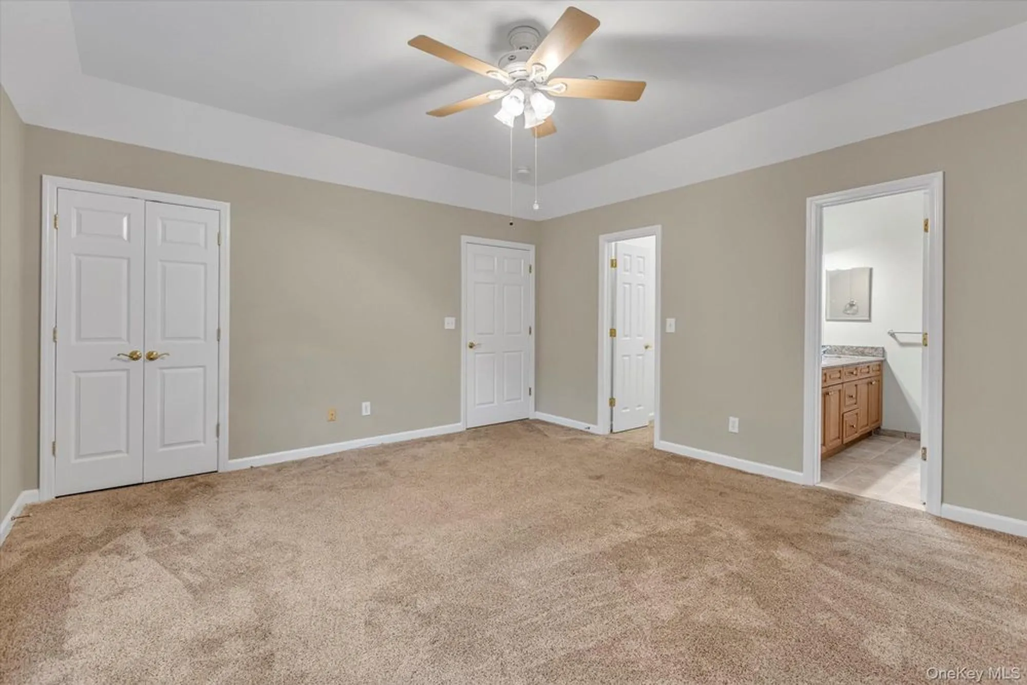 Property Slideshow image 11 of 24 | 119 autumn dr, Plainview, NY, 11803