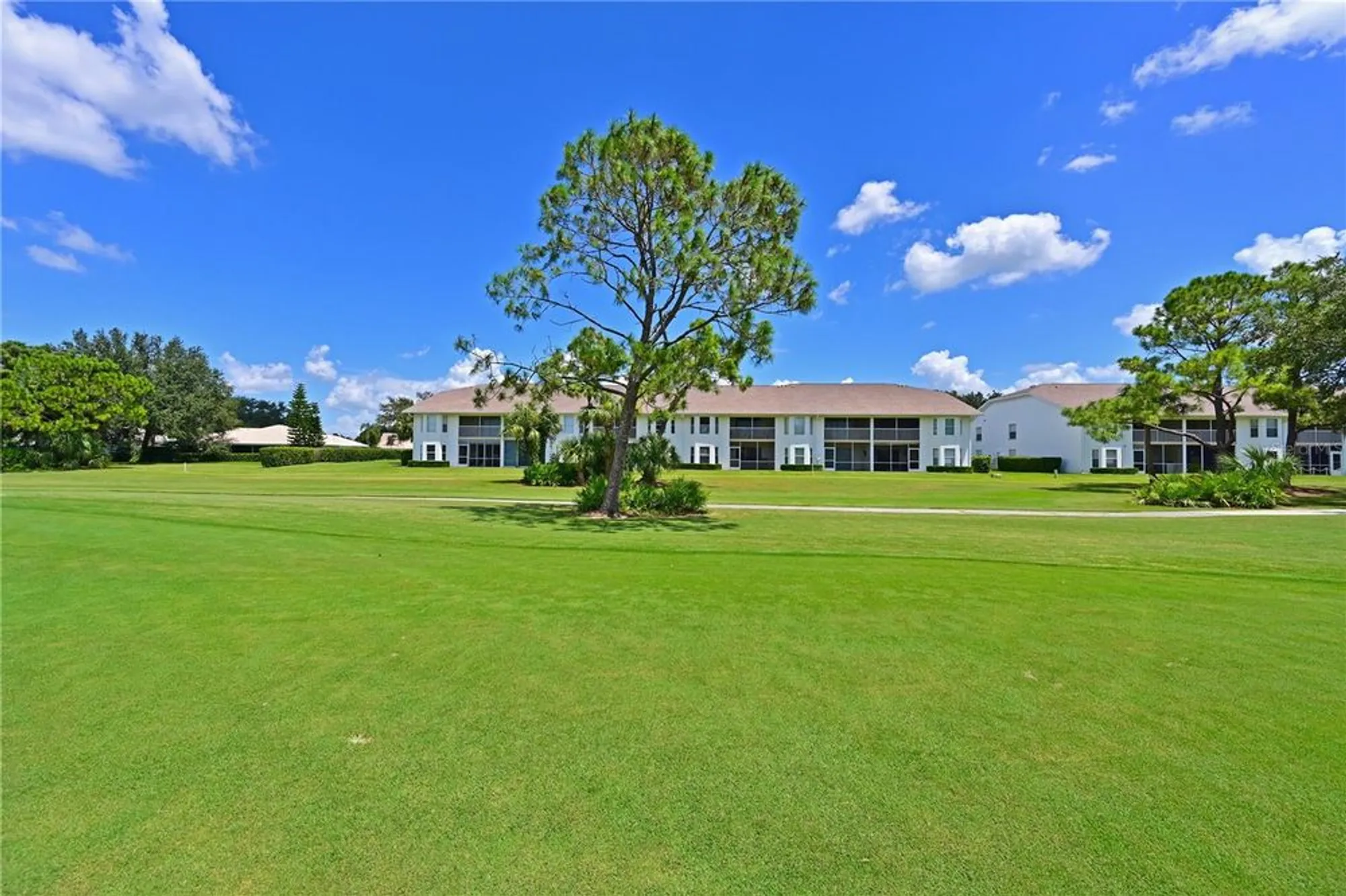 Property Slideshow image 5 of 70 | 6904 drewrys blf apt 803, Bradenton, FL, 34203