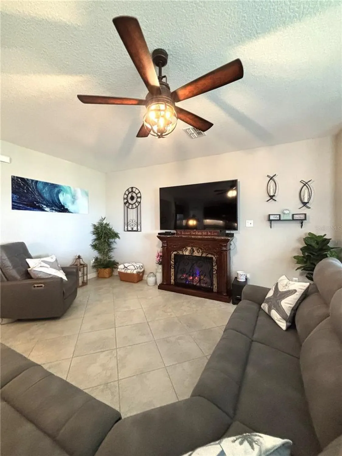 Property Slideshow image 22 of 49 | 16840 whisper elm st, Wimauma, FL, 33598
