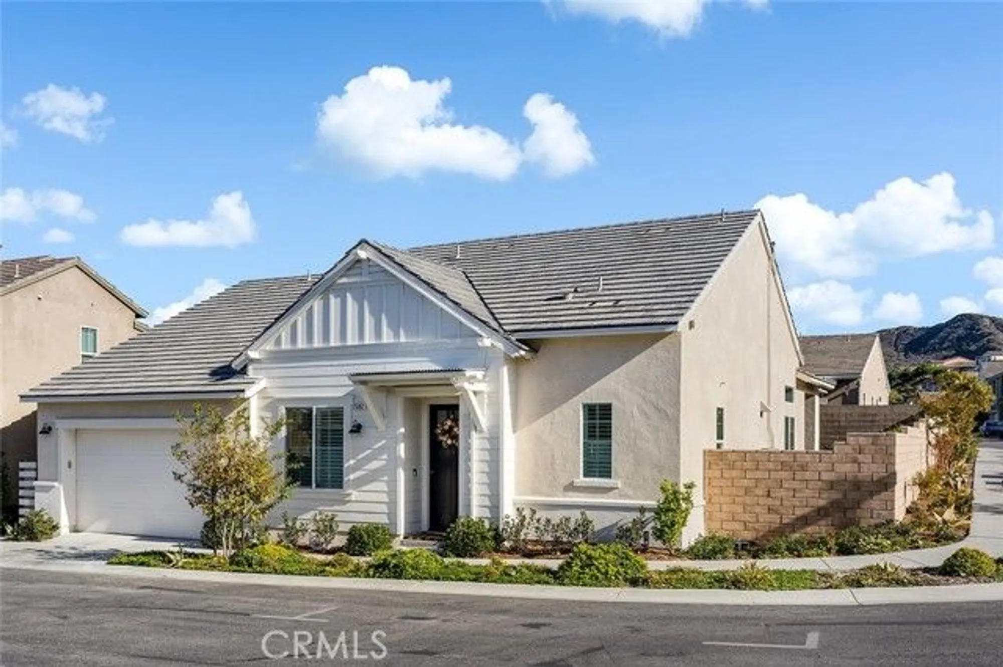 Property Slideshow image 2 of 43 | 25102 citron ln, Canyon Country, CA, 91387