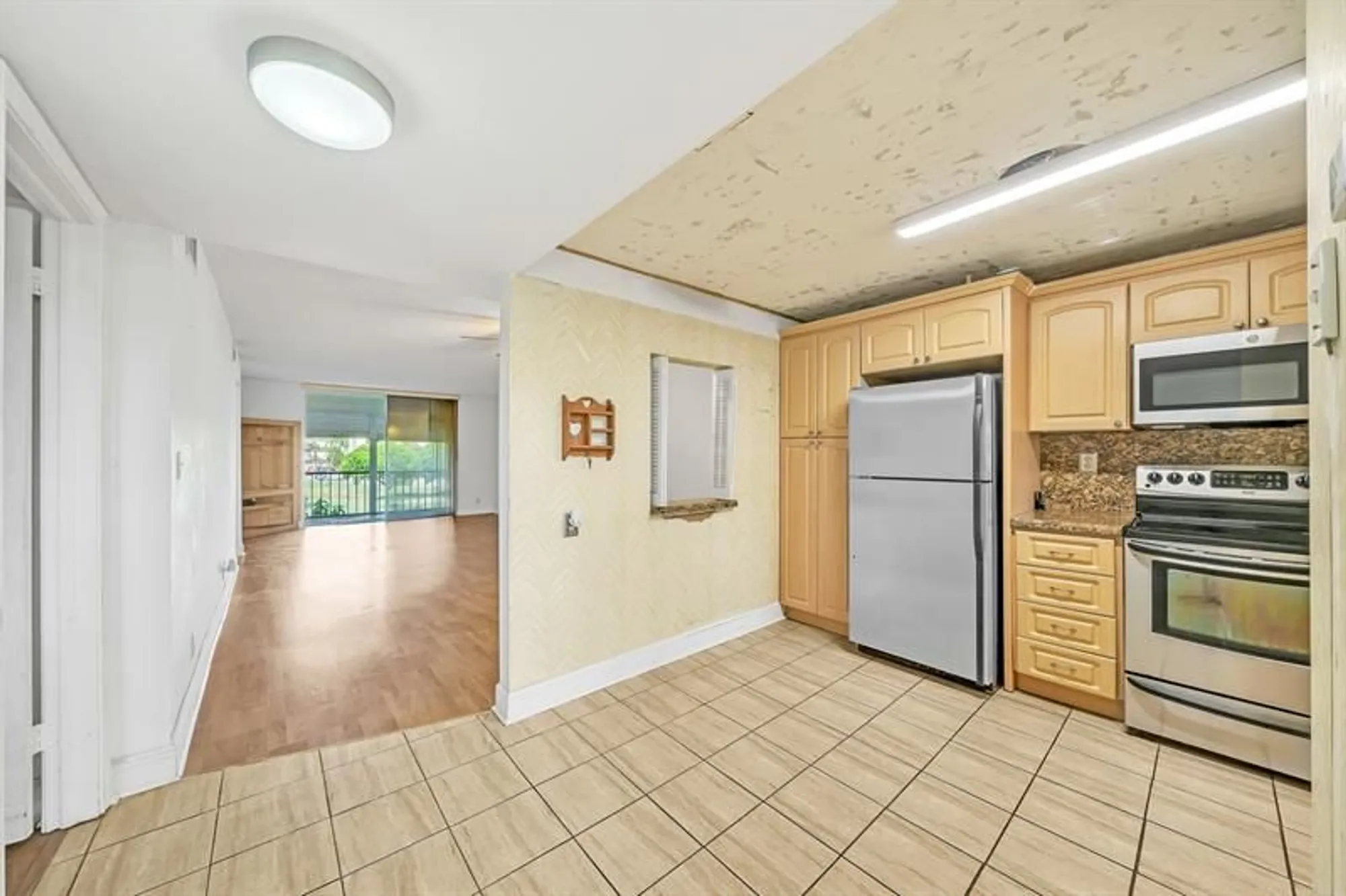 Property Slideshow image 9 of 33 | 8980 s hollybrook blvd 204, Pembroke Pines, FL, 33025