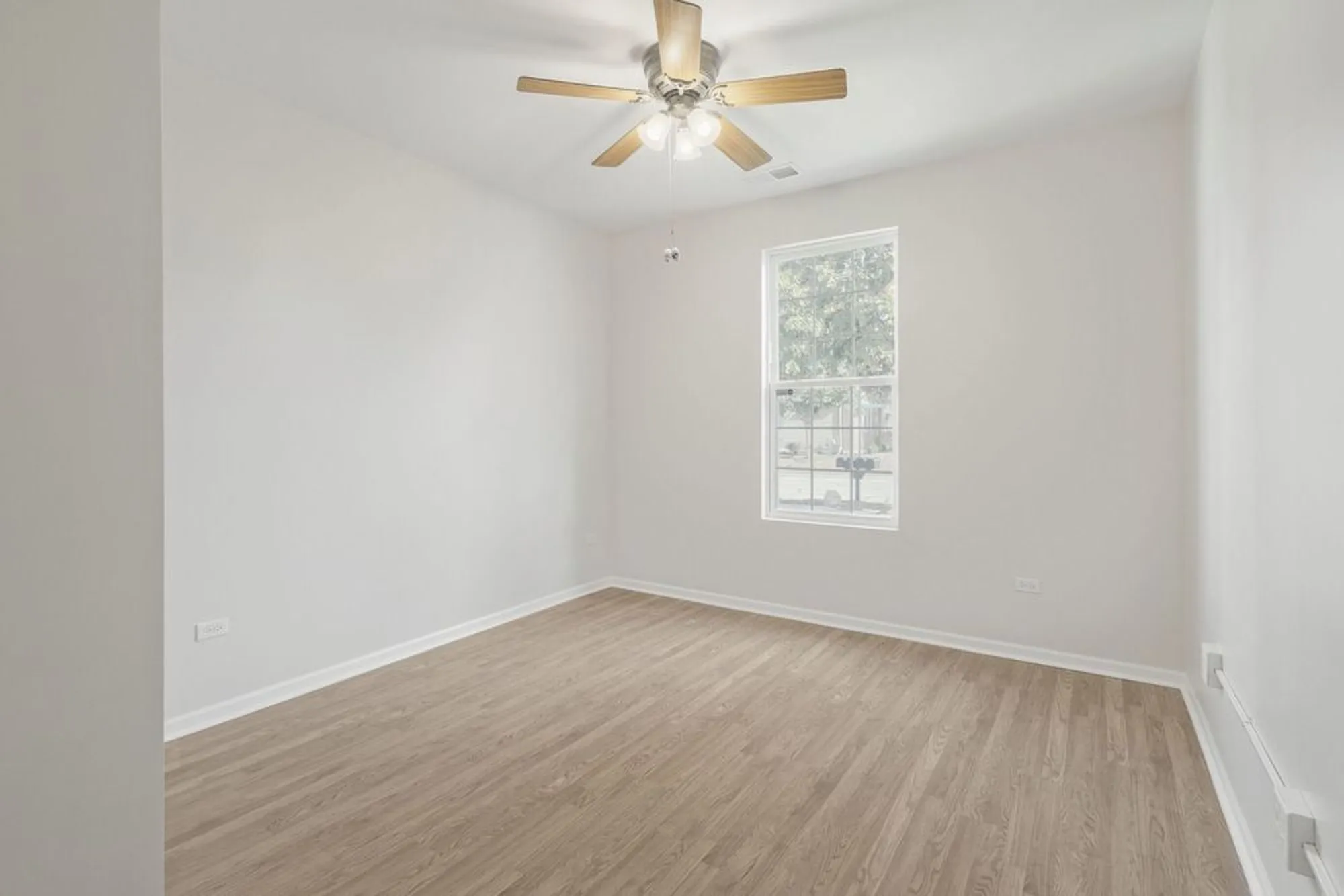 Property Slideshow image 11 of 26 | 2573 venetian ln, Elgin, IL, 60124
