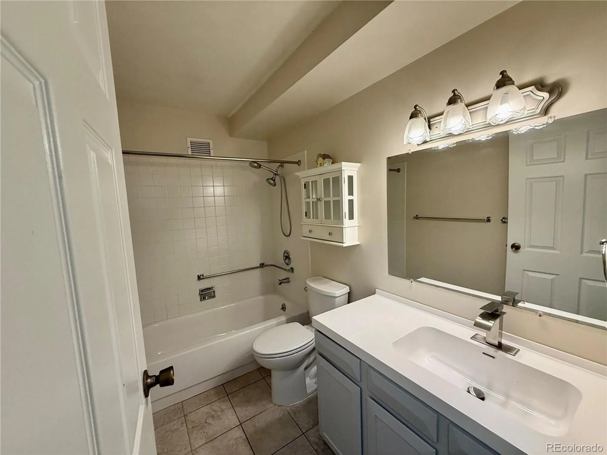 Property Slideshow image 6 of 12 | 13635 e bates ave apt 210, Aurora, CO, 80014