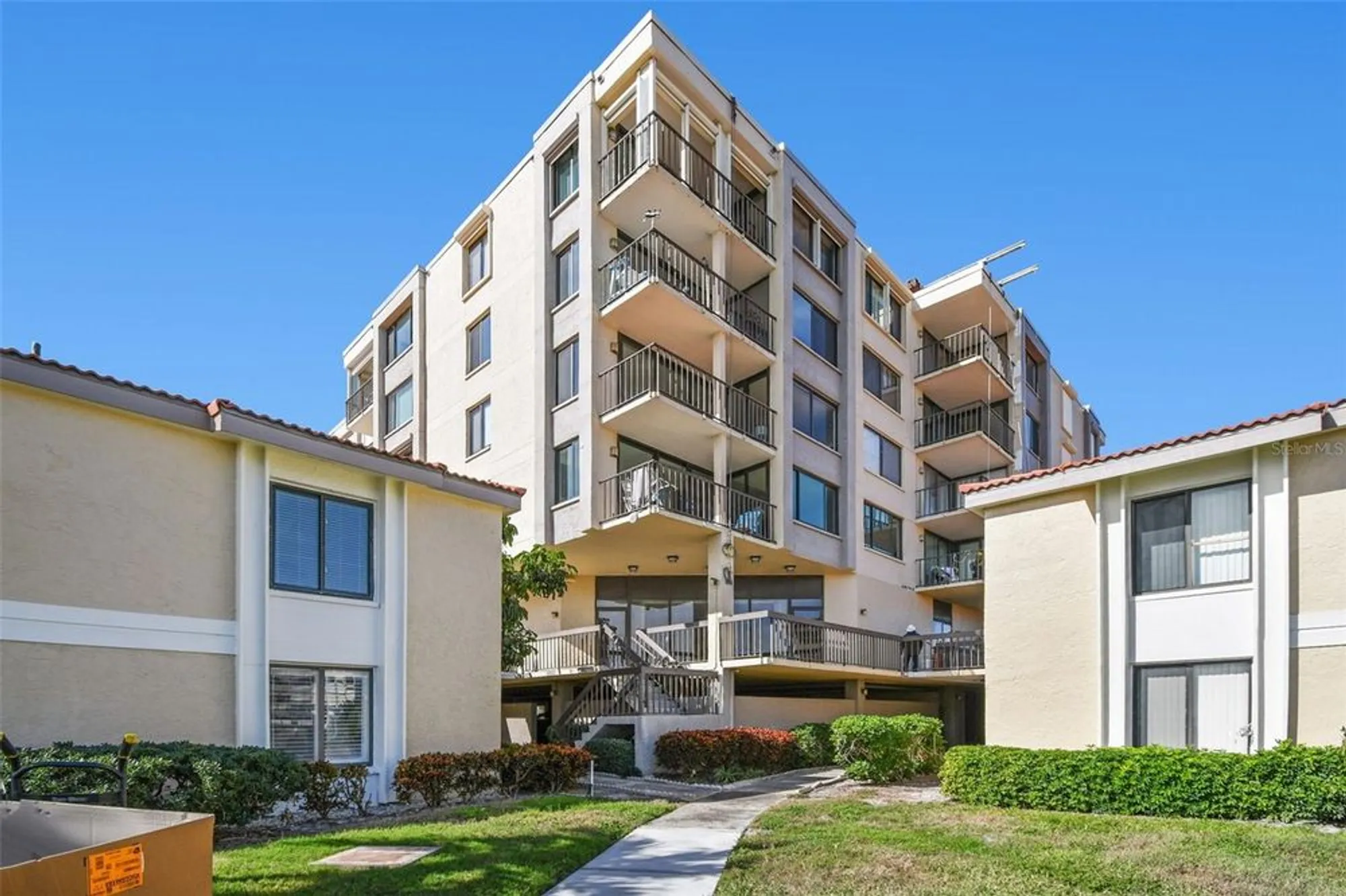 Property Slideshow image 32 of 49 | 6104 palma del mar blvd s apt 402, St Petersburg, FL, 33715