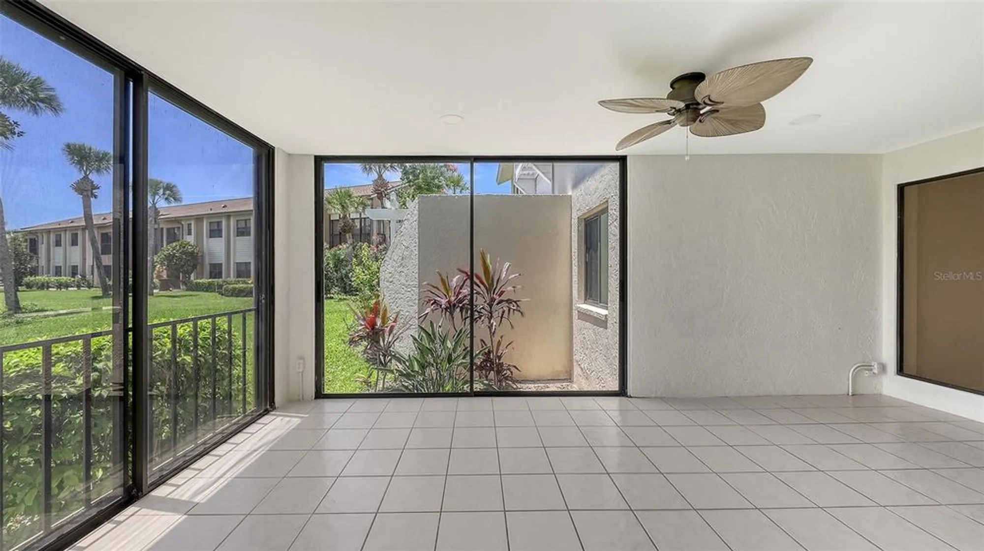 Property Slideshow image 12 of 39 | 5223 heron way # 104, Sarasota, FL, 34231