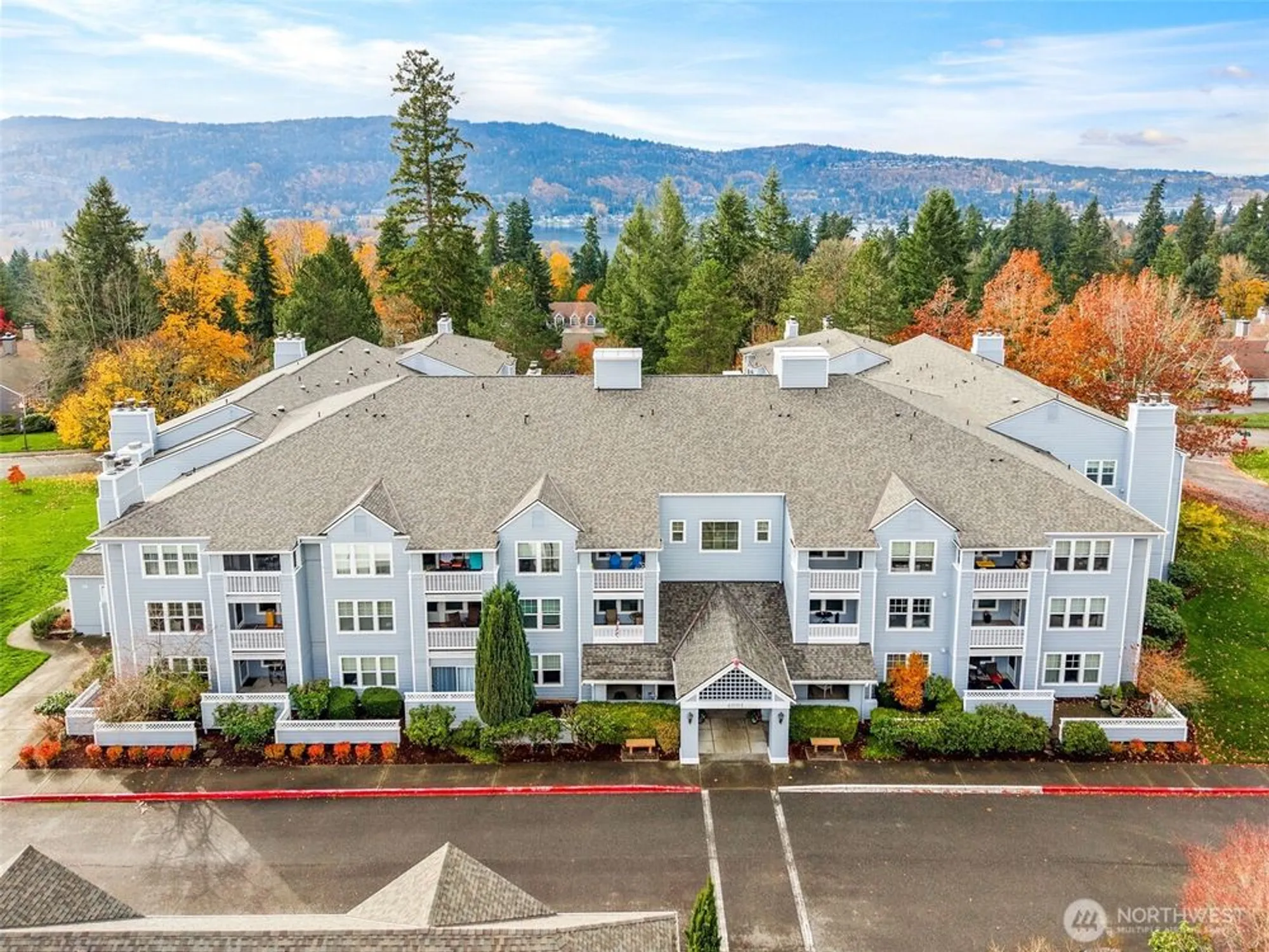 Property Slideshow image 22 of 40 | 4081 224th ln 210, Issaquah, WA, 98029
