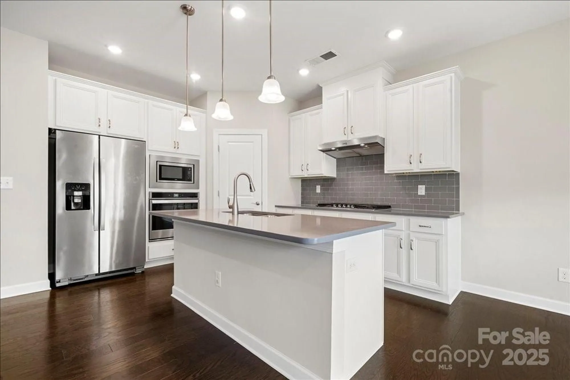 Property Slideshow image 6 of 31 | 9211 grisons ct, Charlotte, NC, 28278