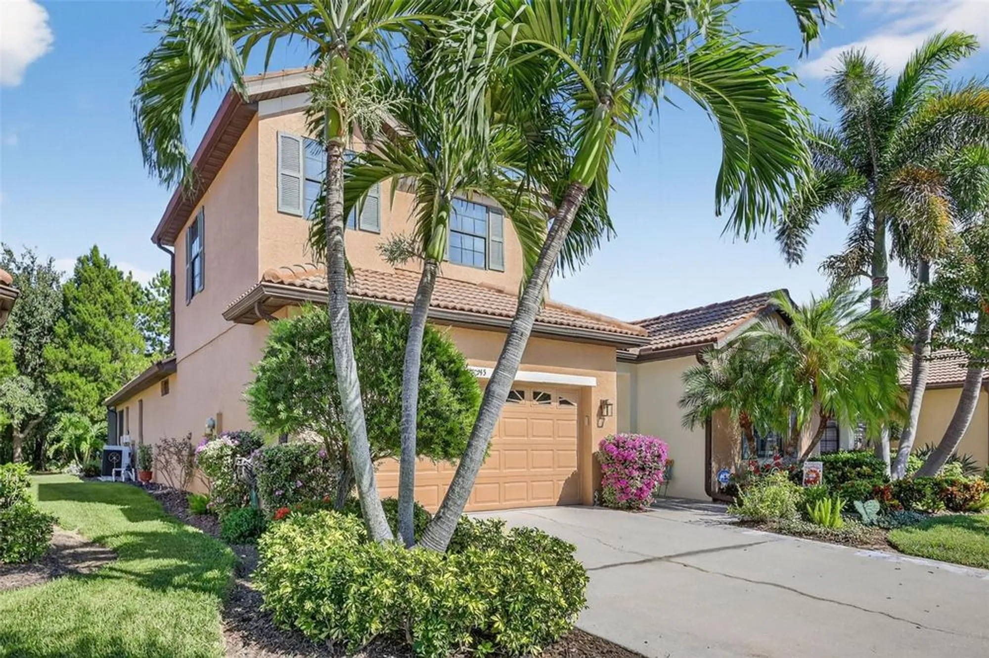 Property Slideshow image 2 of 54 | 145 silver falls dr, Apollo Beach, FL, 33572