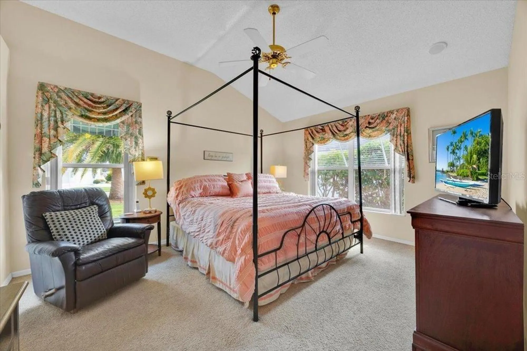 Property Slideshow image 13 of 29 | 802 miranda way, The Villages, FL, 32159