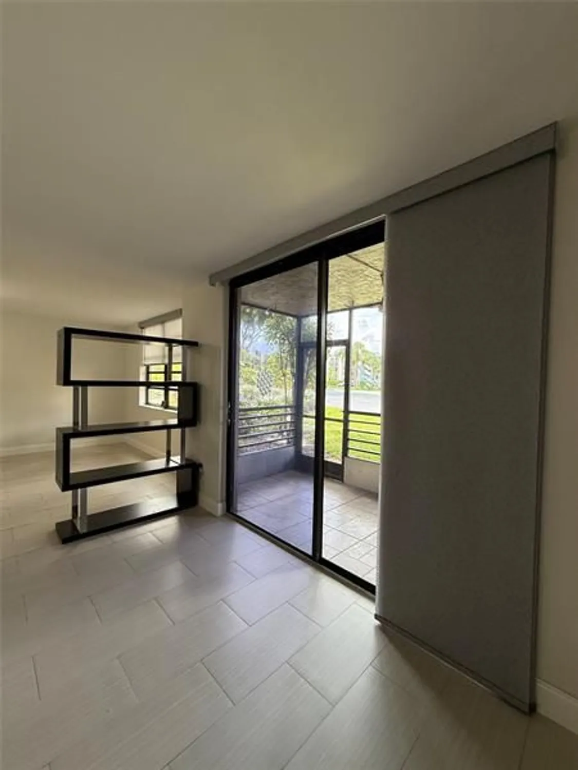 Property Slideshow image 12 of 21 | 1001 colony point cir apt 107, Pembroke Pines, FL, 33026