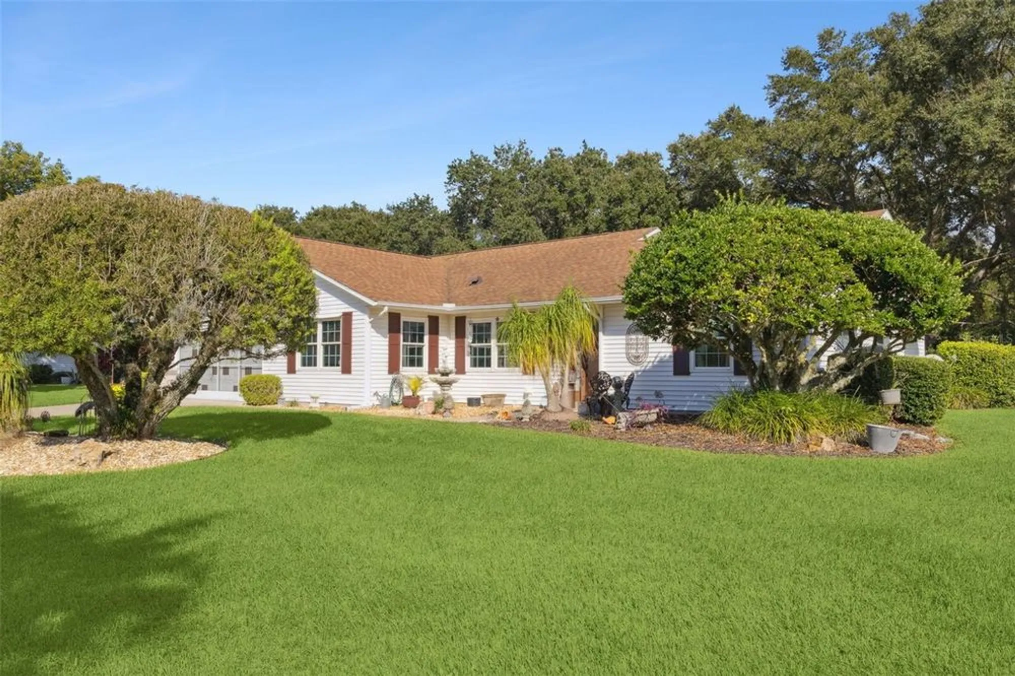 Property Slideshow image 7 of 82 | 26600 racquet cir, Leesburg, FL, 34748