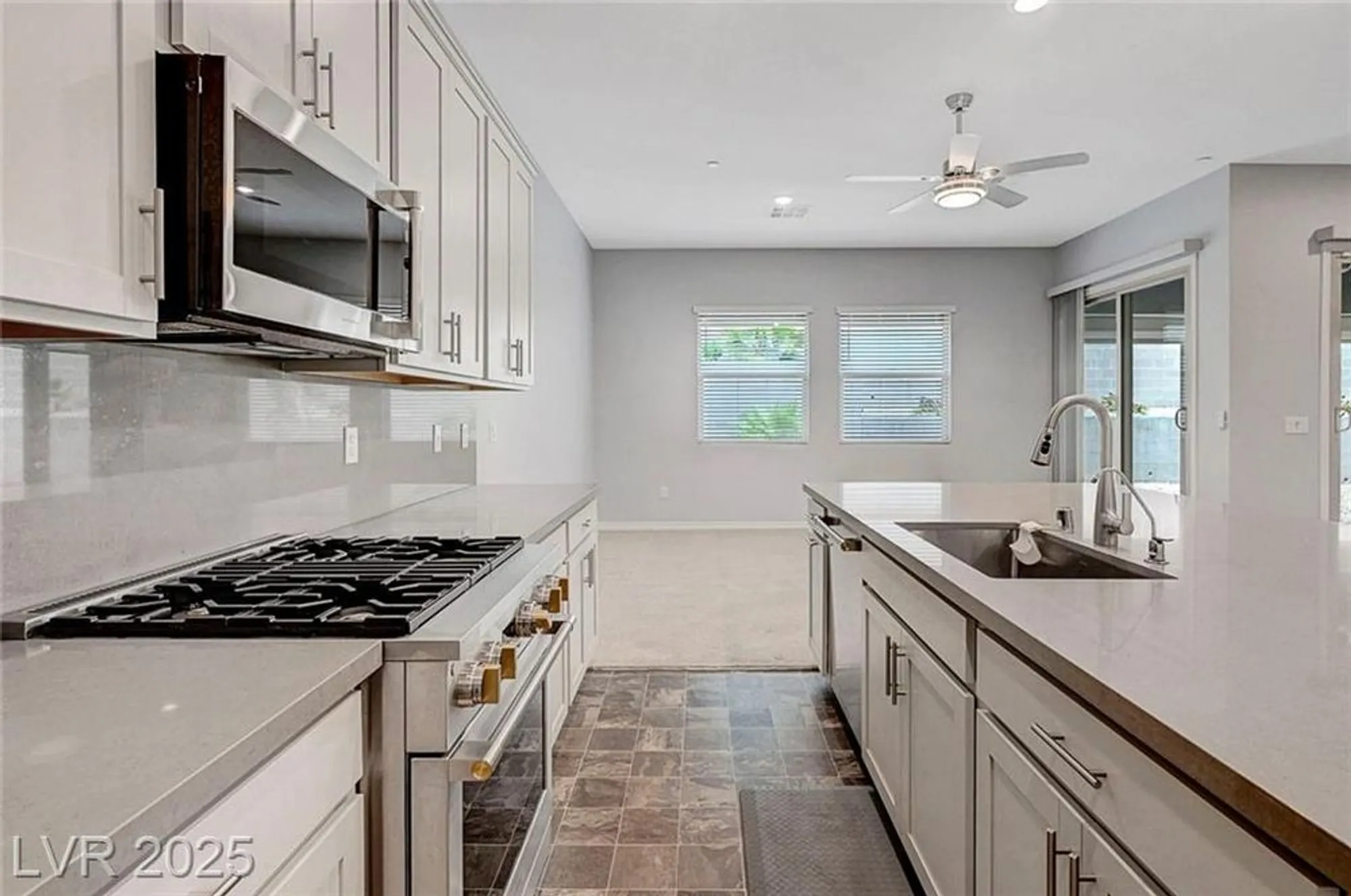 Property Slideshow image 13 of 44 | 977 edinburgh fields ct, Las Vegas, NV, 89138